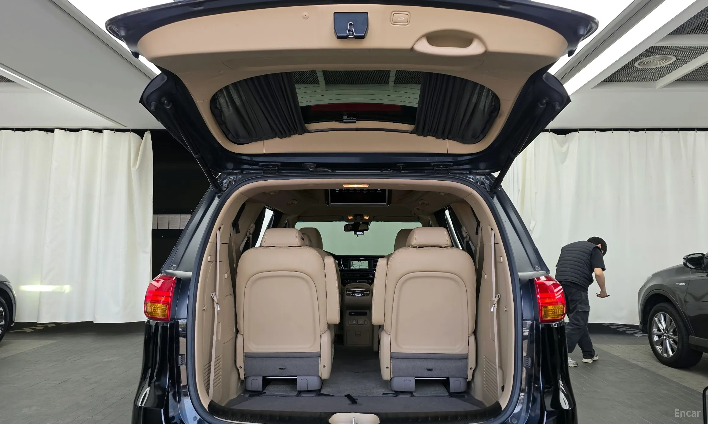 Kia Carnival превью 20
