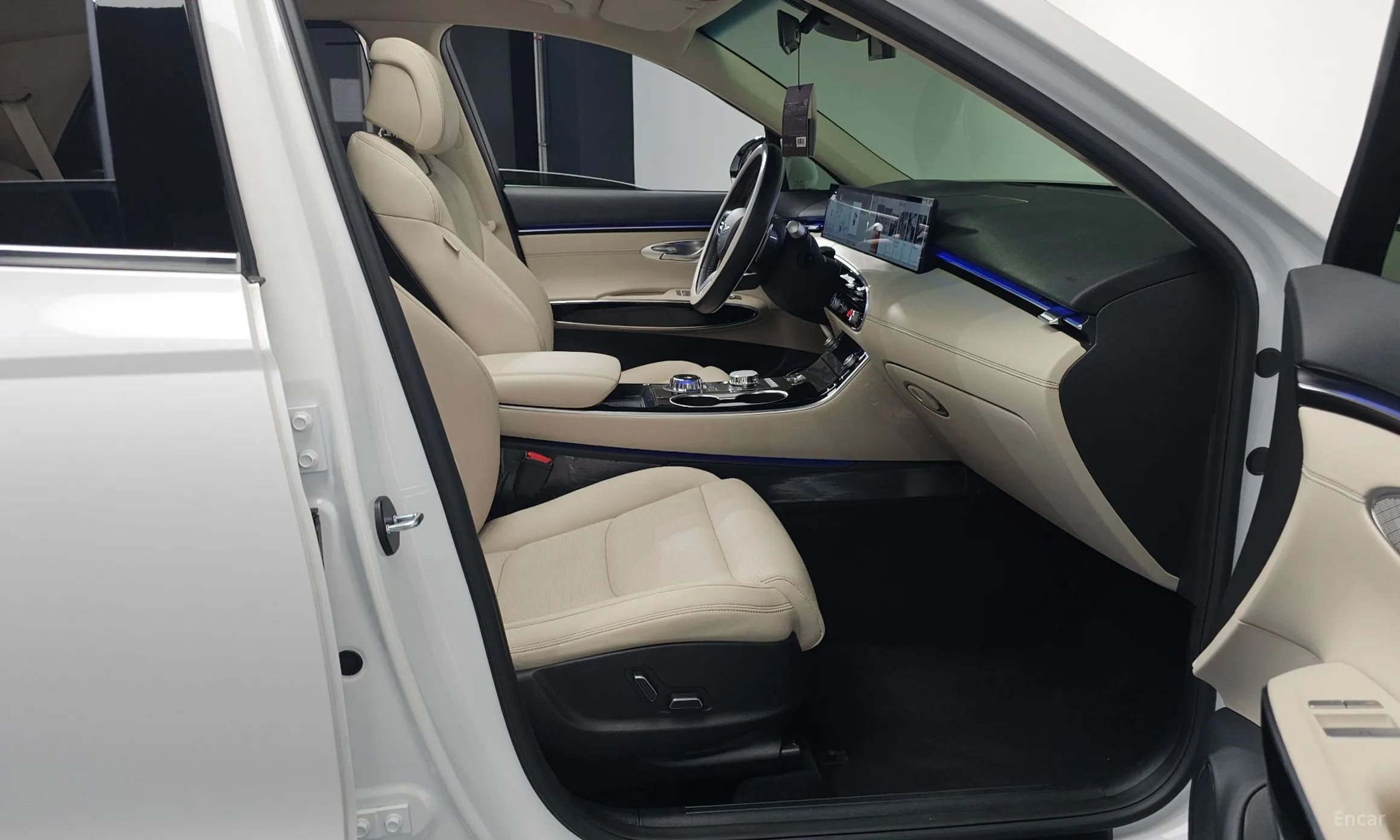 Genesis GV70 превью 11