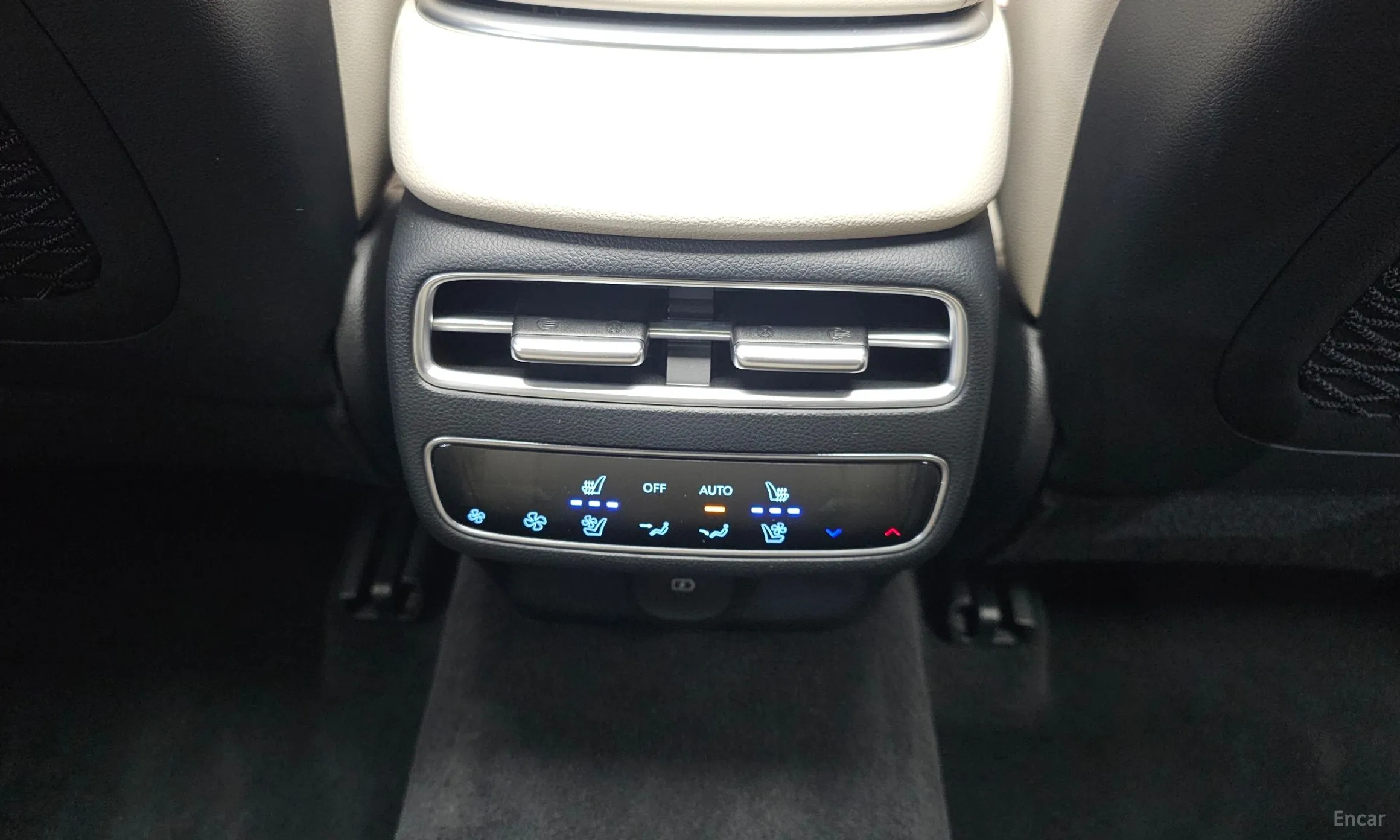 Genesis GV70 превью 18