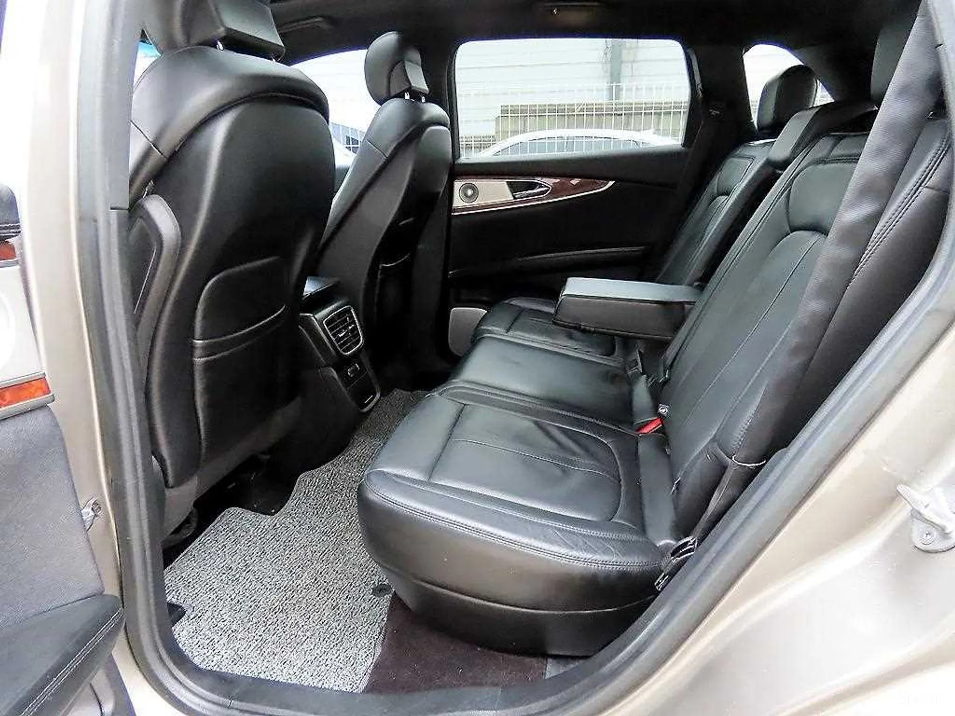 Lincoln MKX 2nd Generation превью 6