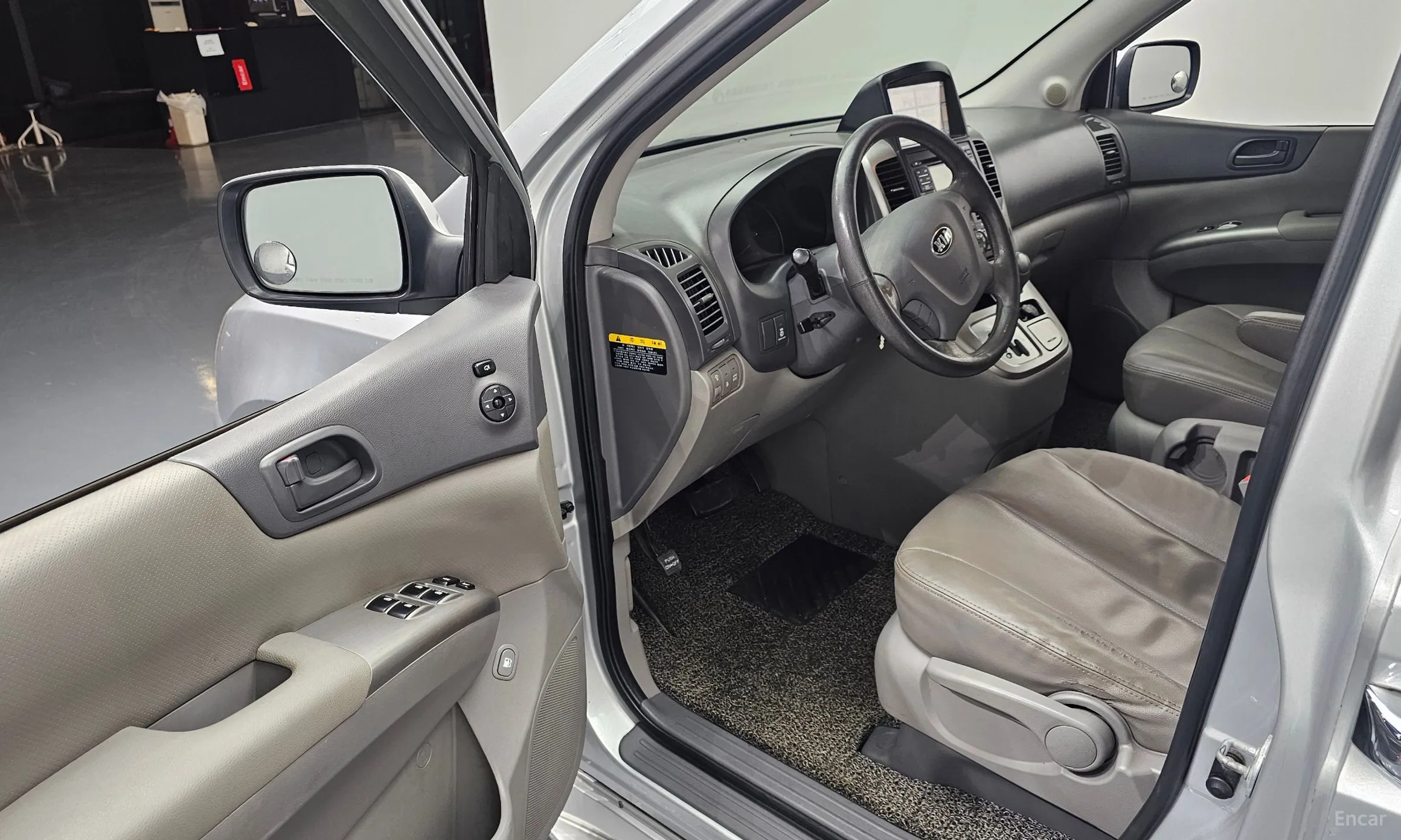 Kia Carnival R превью 10