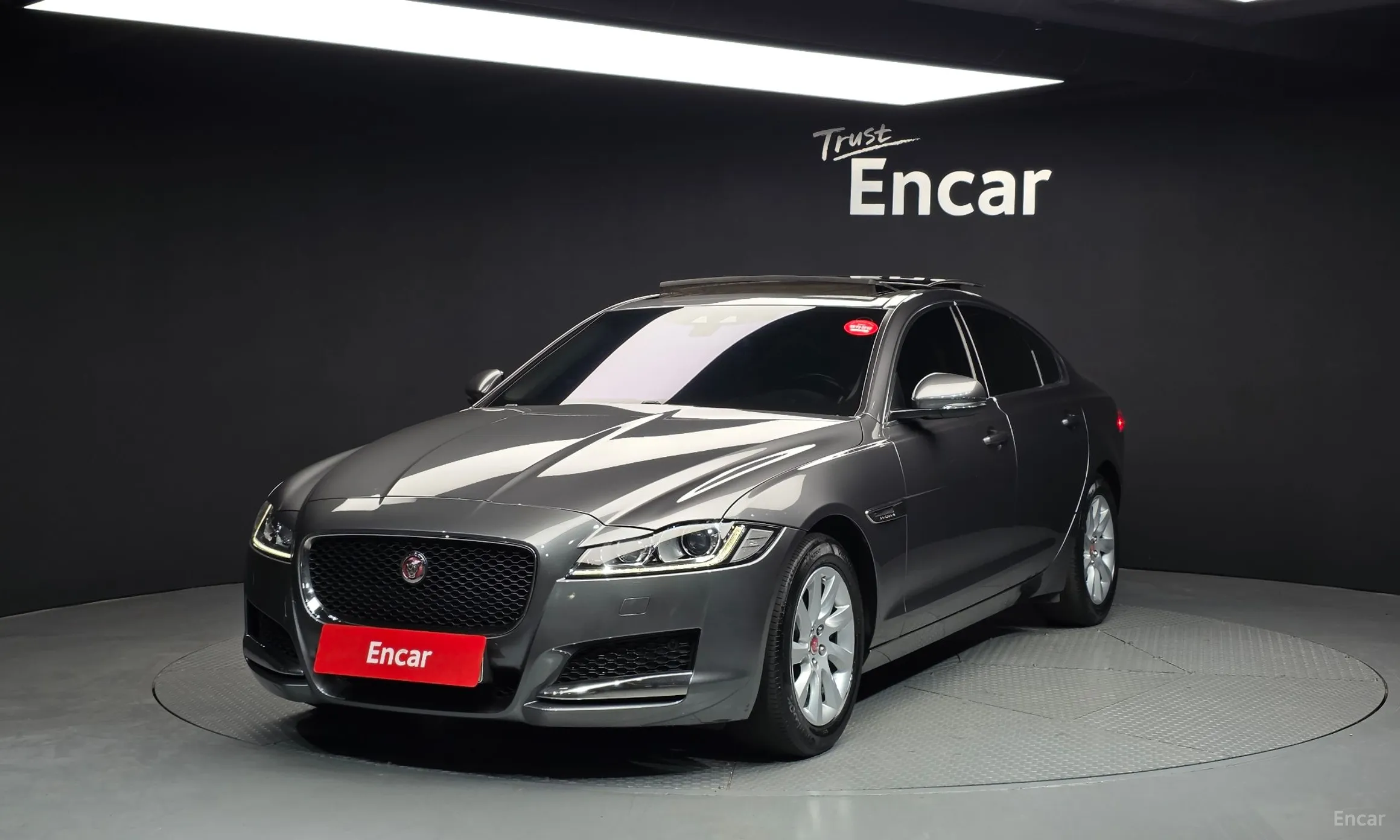 Jaguar XF (x260)