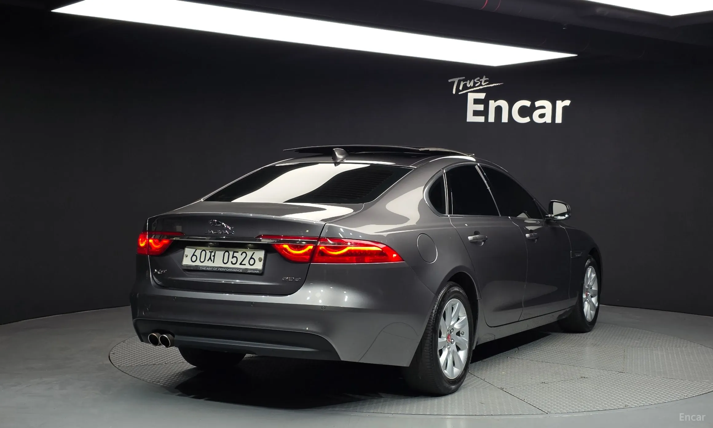 Jaguar XF (x260)