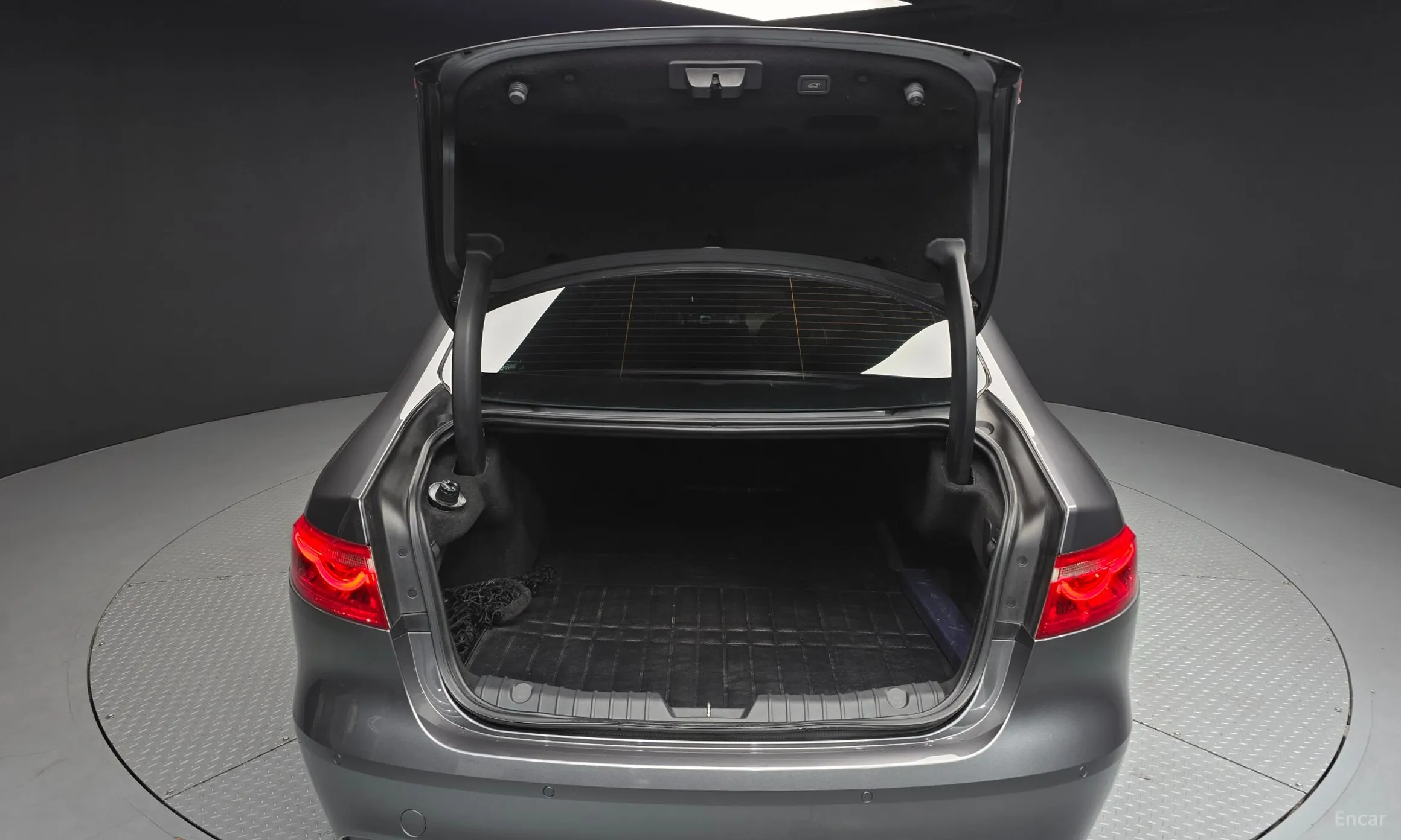 Jaguar XF (x260) превью 20