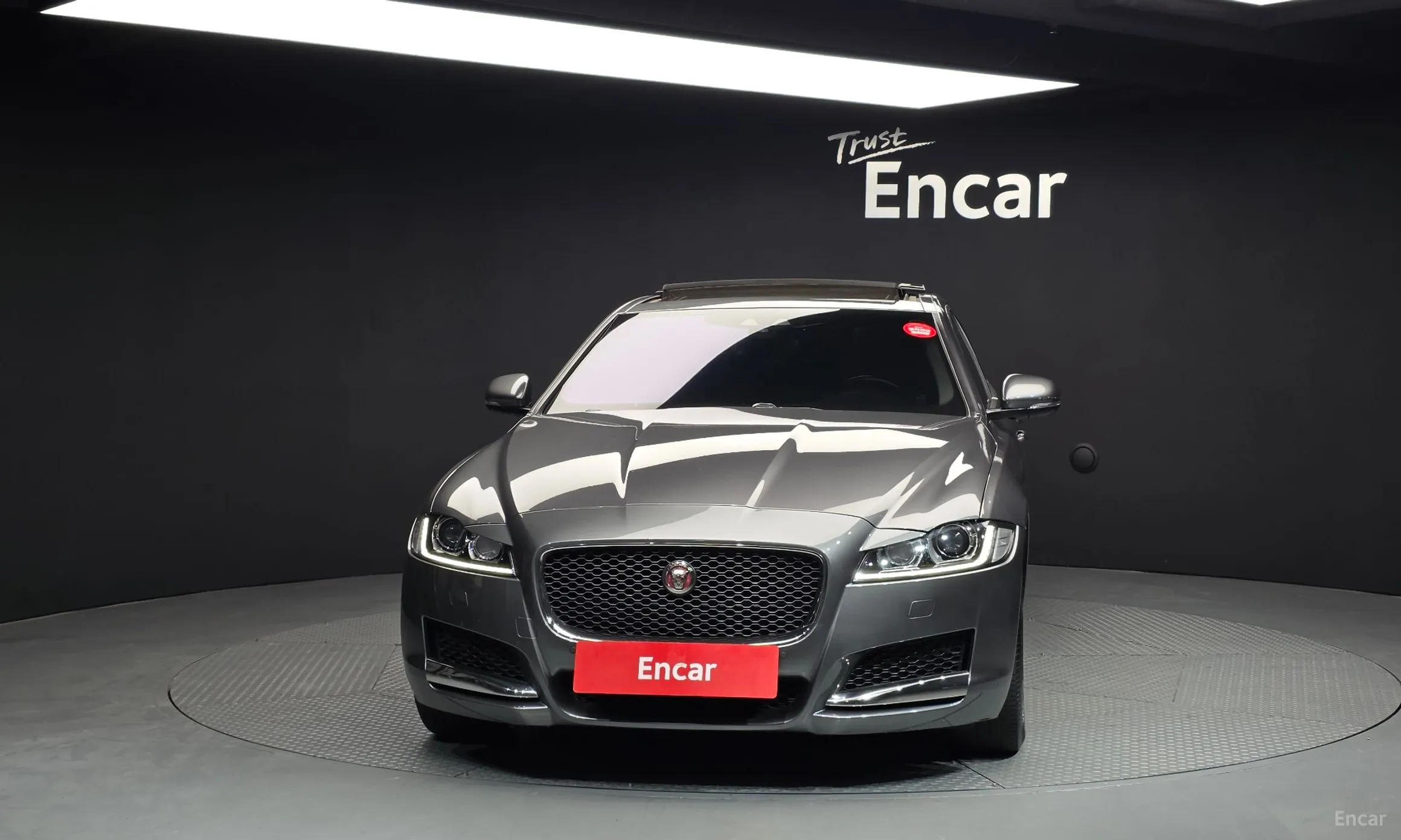 Jaguar XF (x260) превью 3