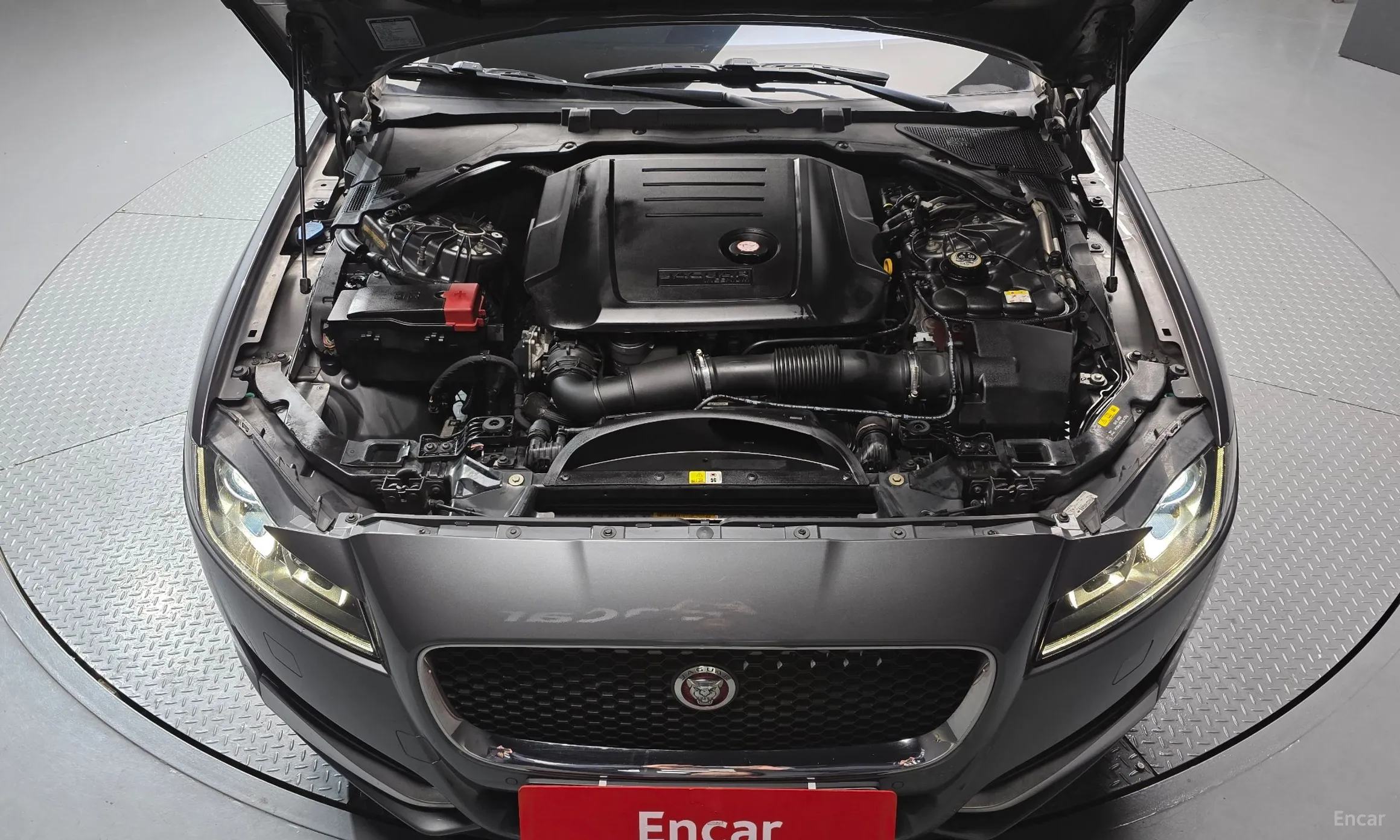 Jaguar XF (x260) превью 6