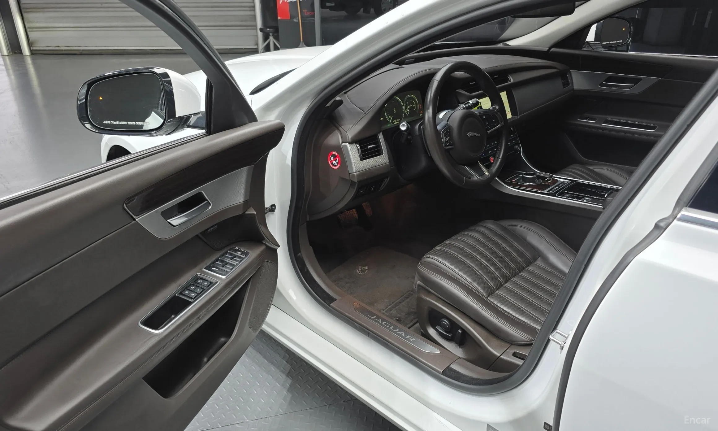 Jaguar XF (x260) превью 11