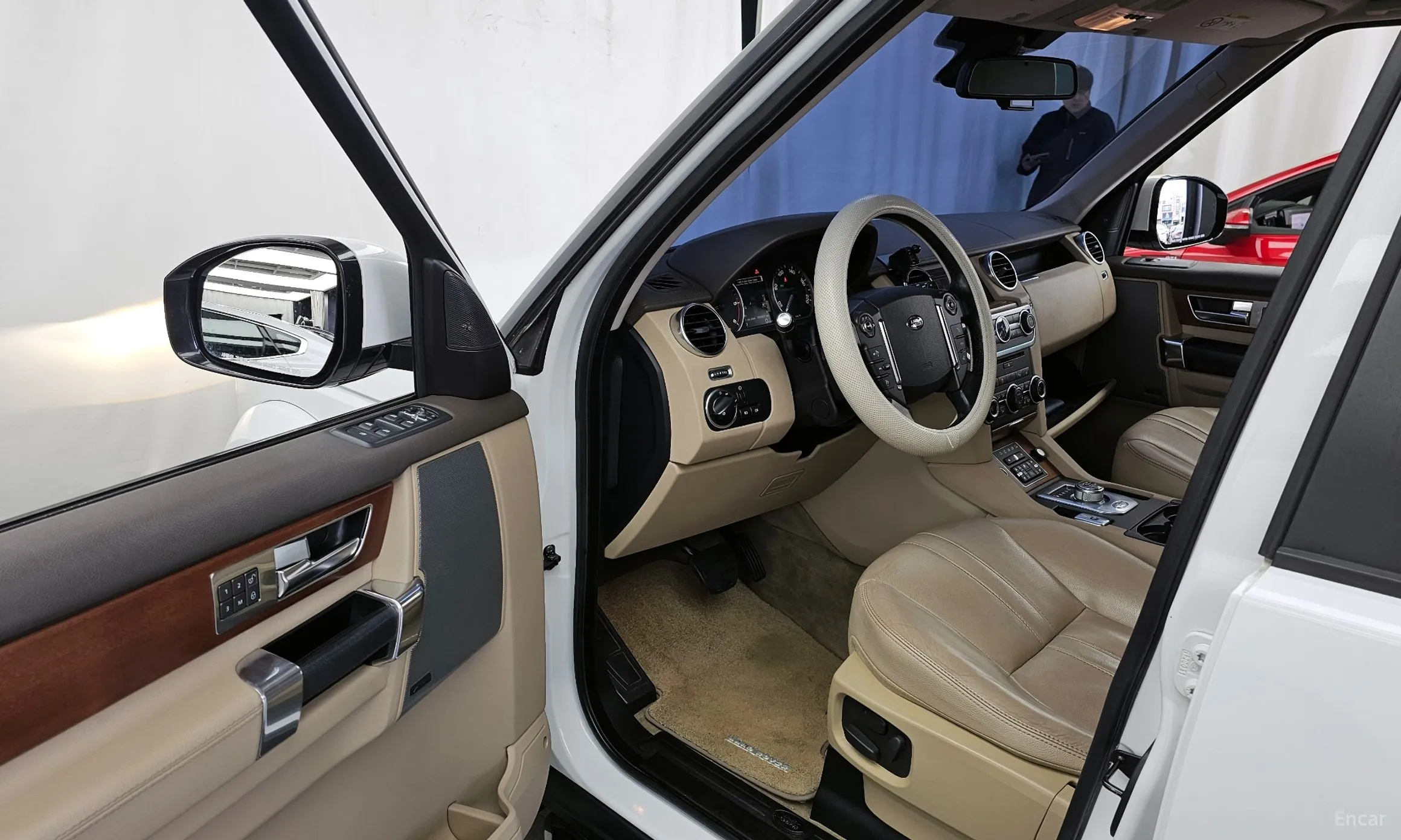 Land Rover Discovery 4 превью 10
