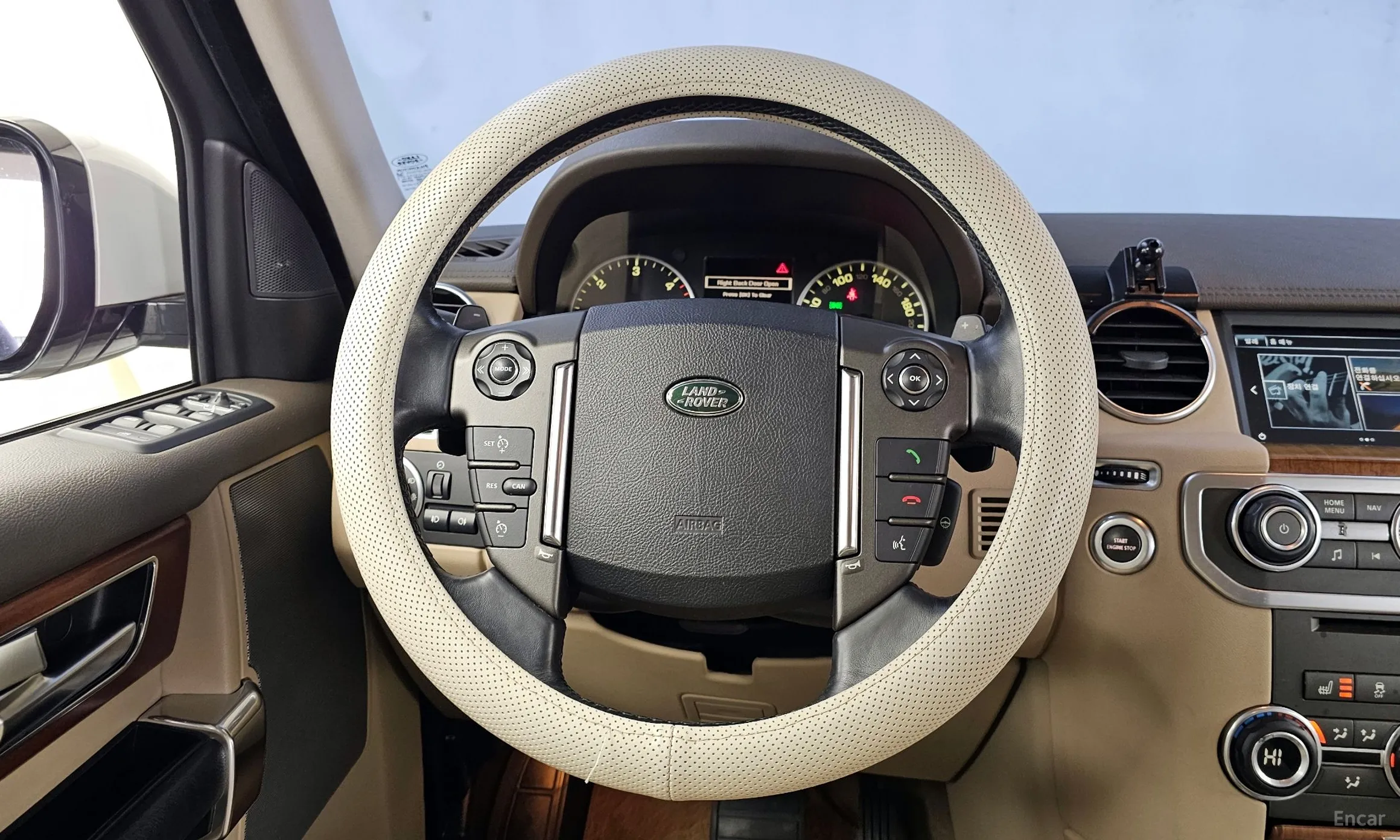 Land Rover Discovery 4 превью 13