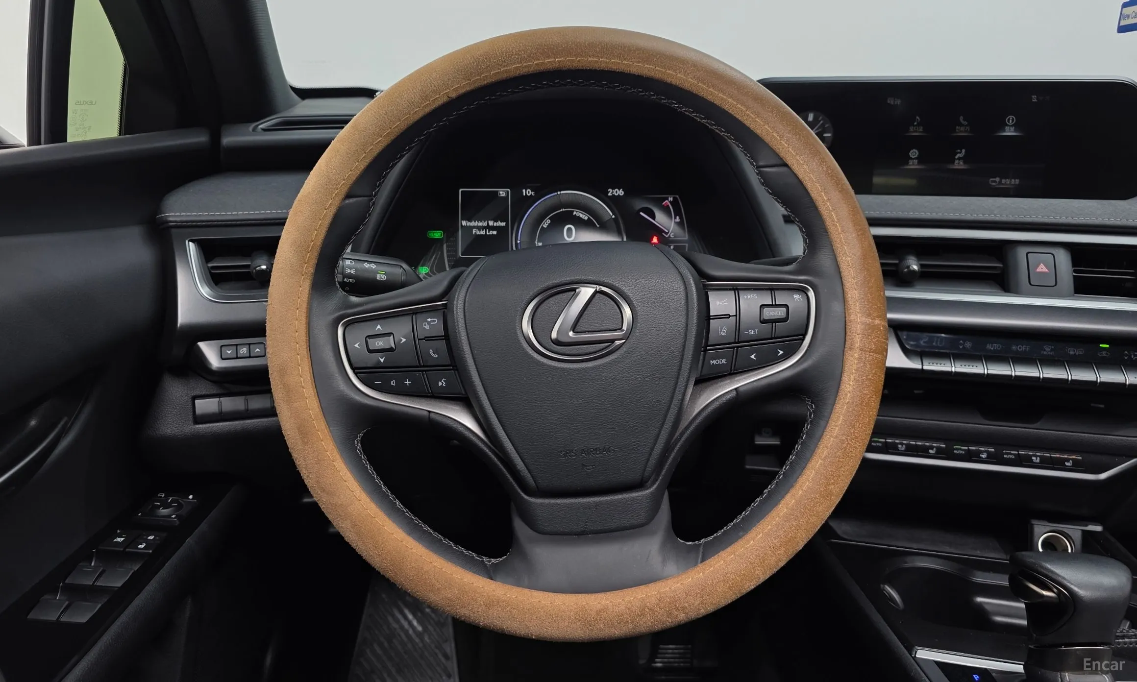 Lexus UX250h превью 13
