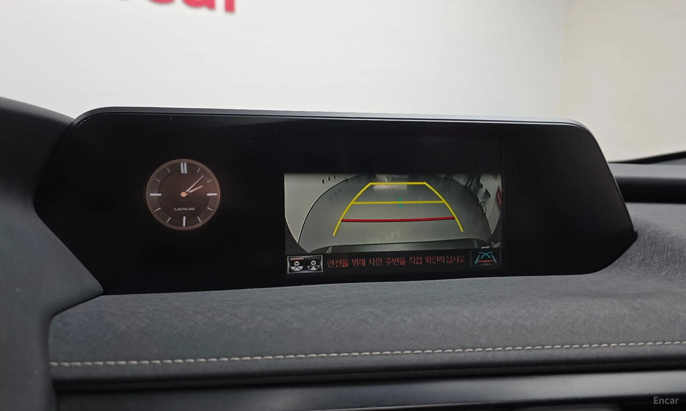 Lexus UX250h превью 15