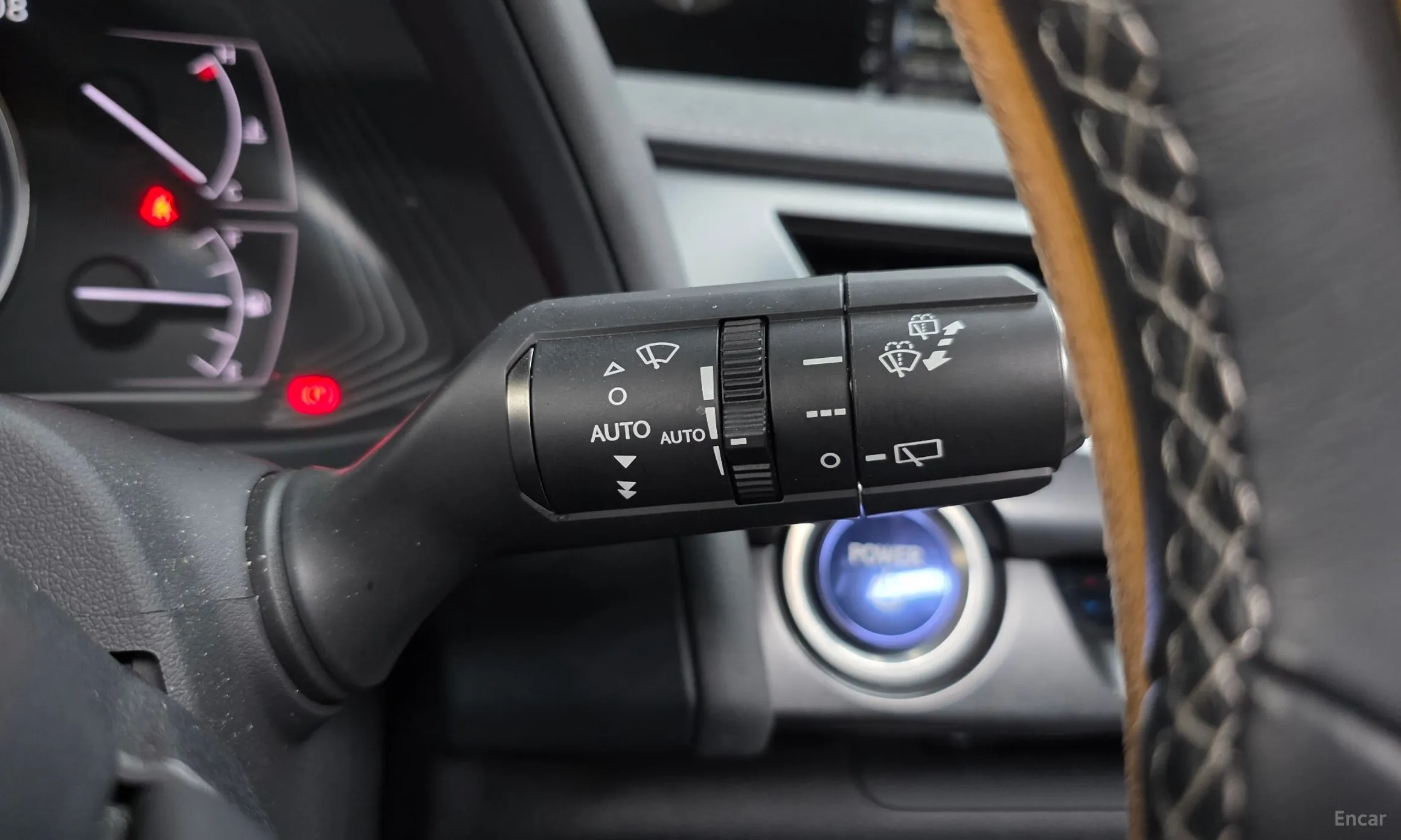 Lexus UX250h превью 18