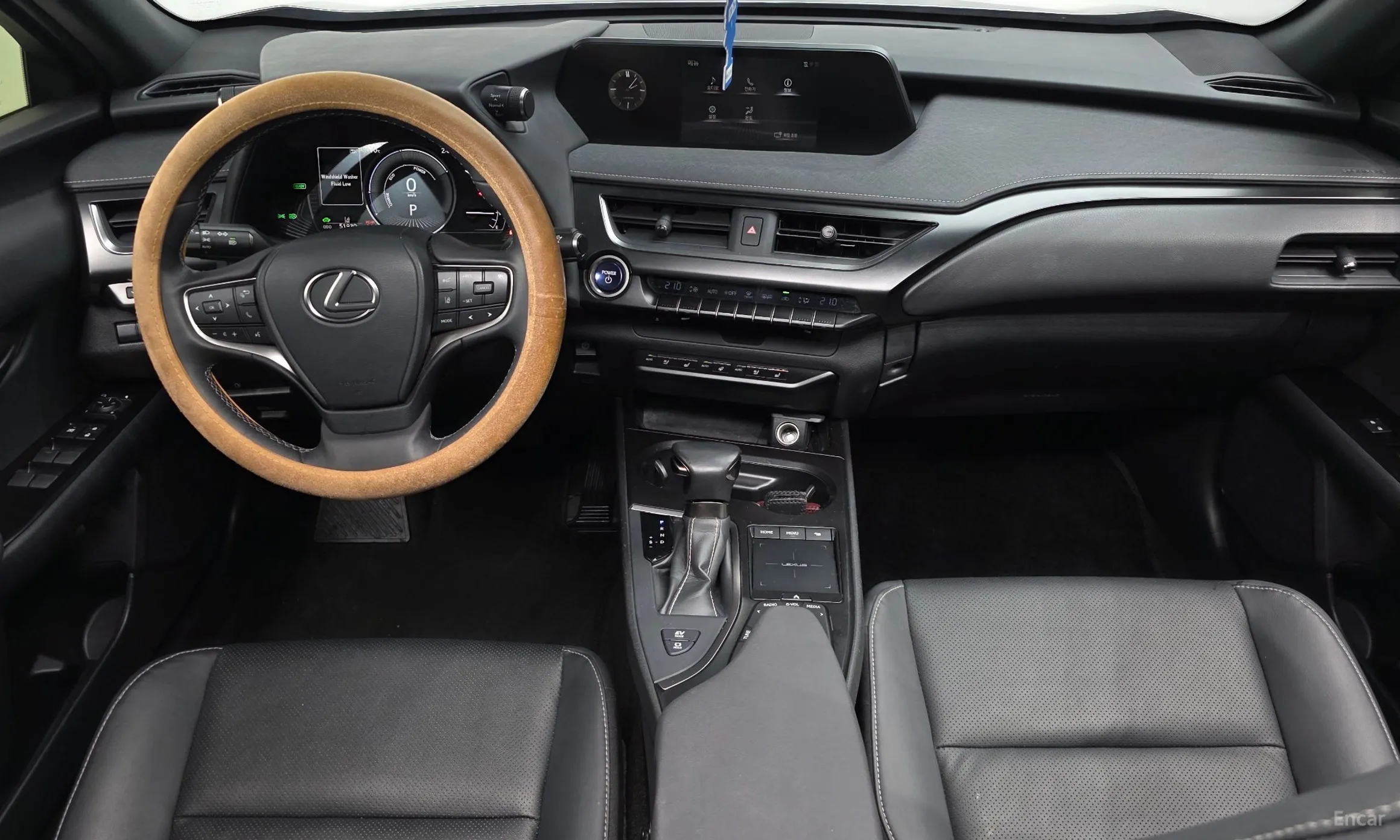 Lexus UX250h превью 7