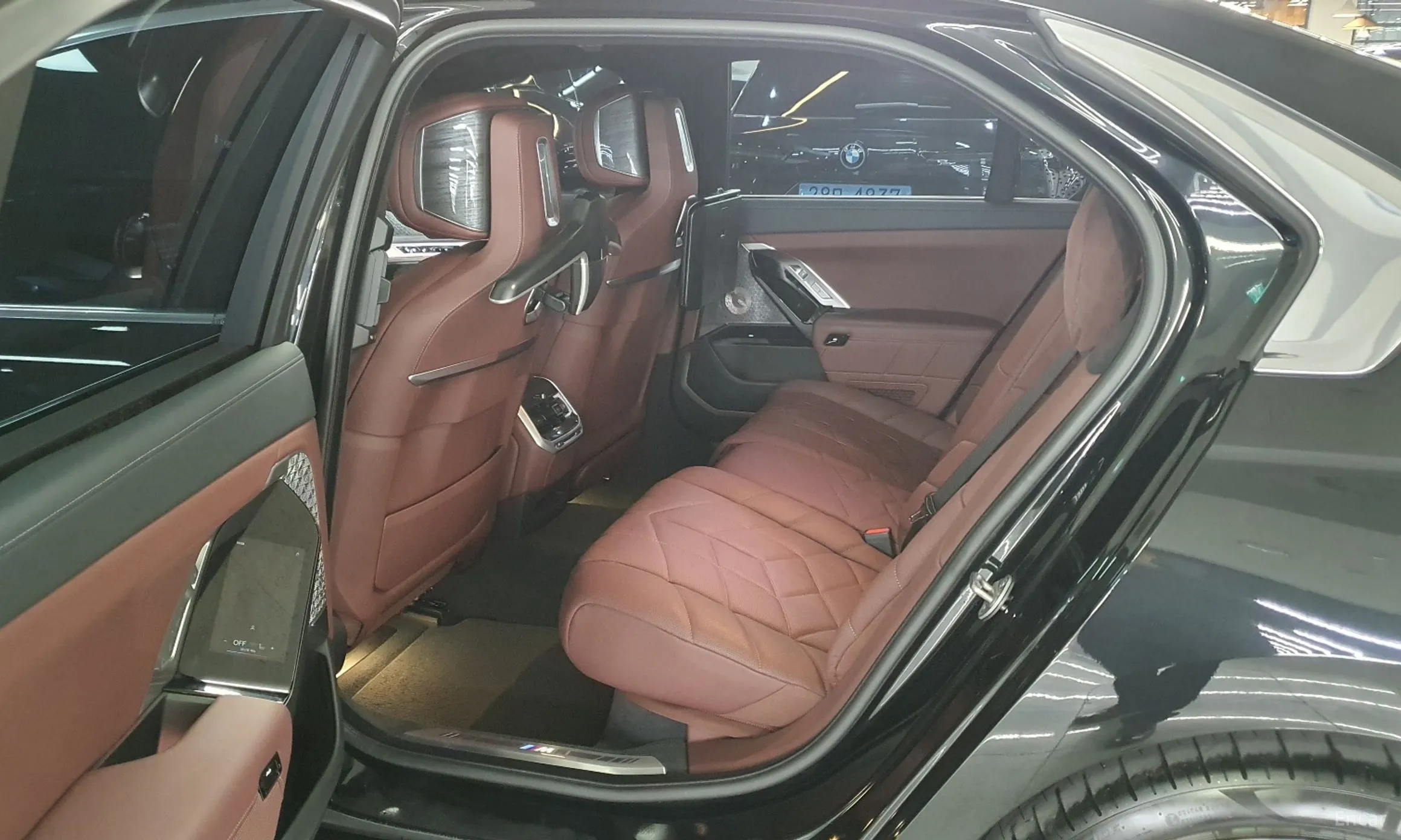 BMW 7 Series (G70) превью 12