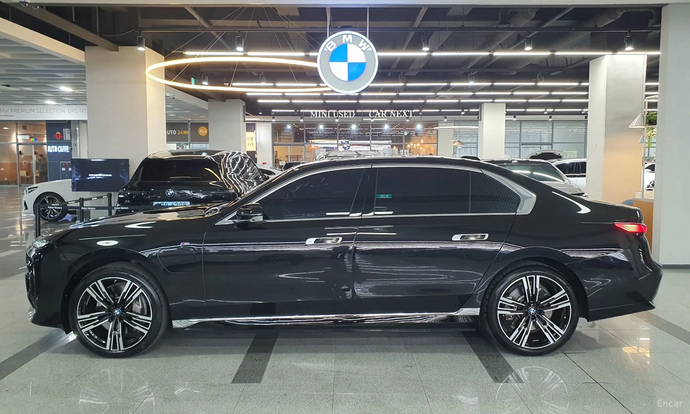 BMW 7 Series (G70) превью 20