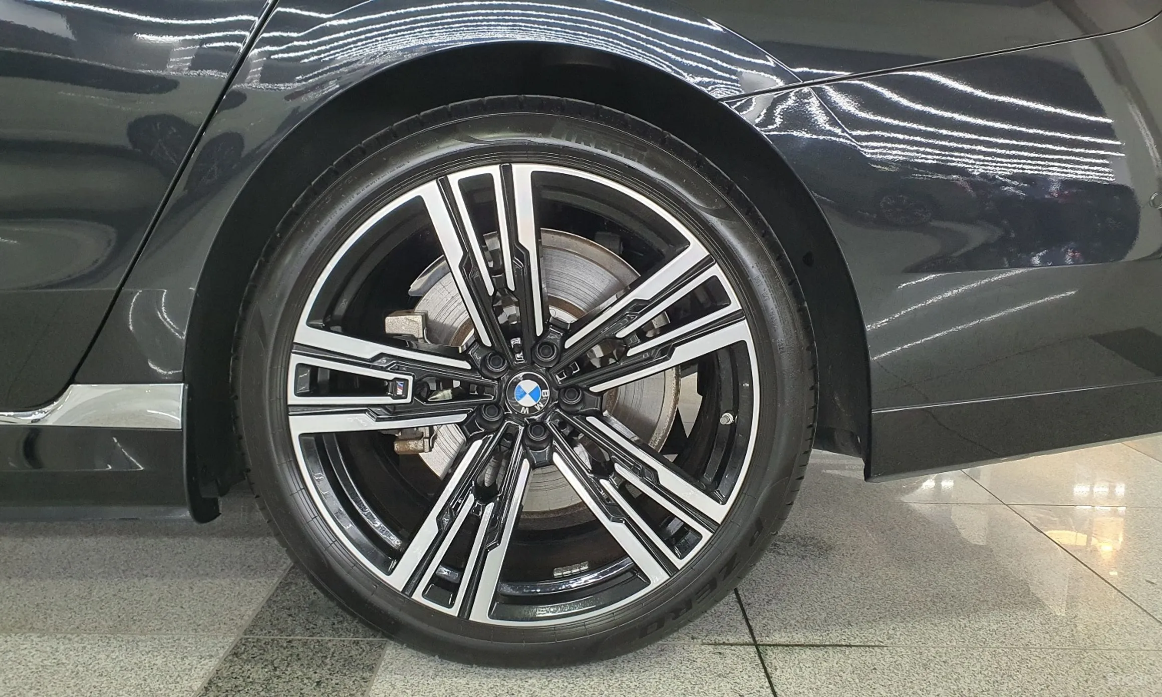 BMW 7 Series (G70) превью 5