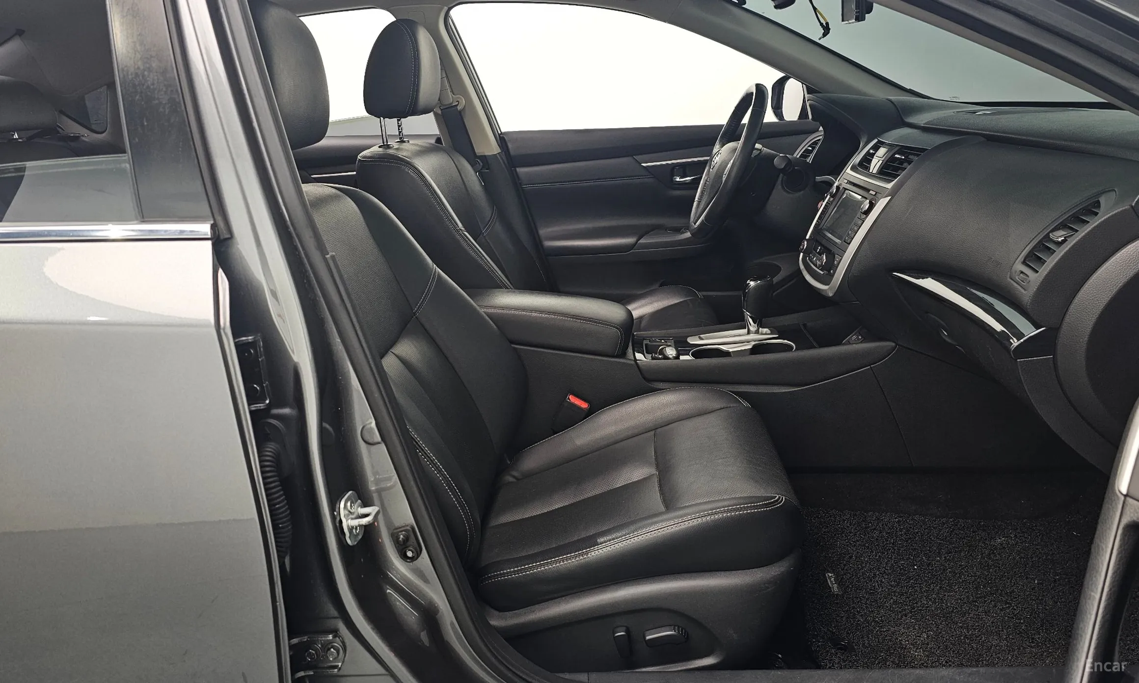 Nissan Altima превью 10