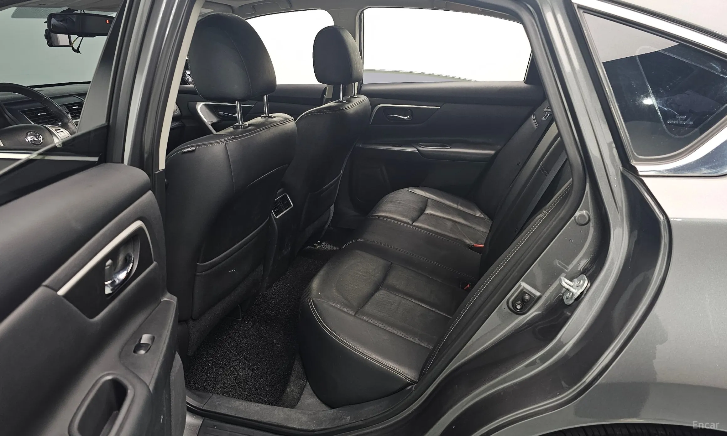 Nissan Altima превью 12