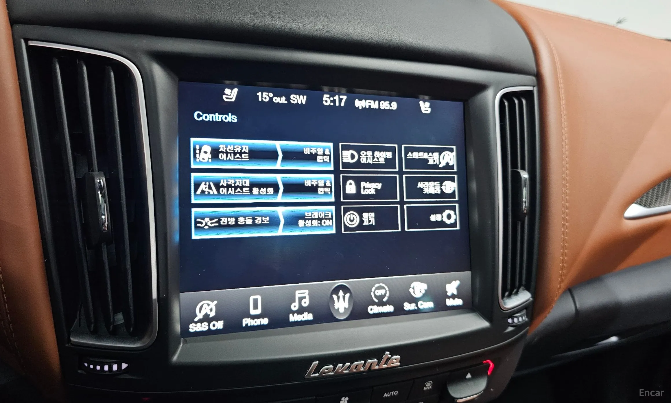 Maserati Levante превью 17