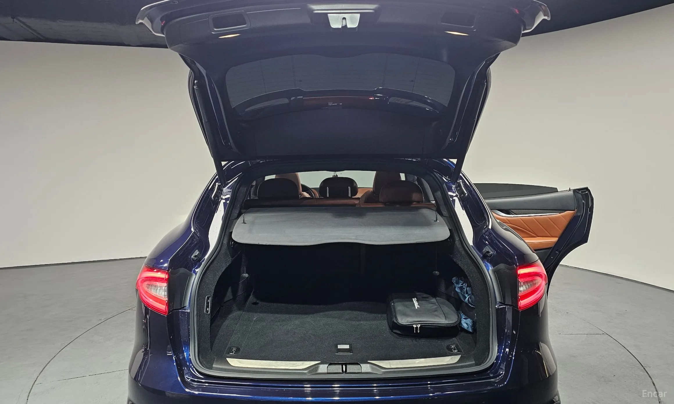 Maserati Levante превью 20
