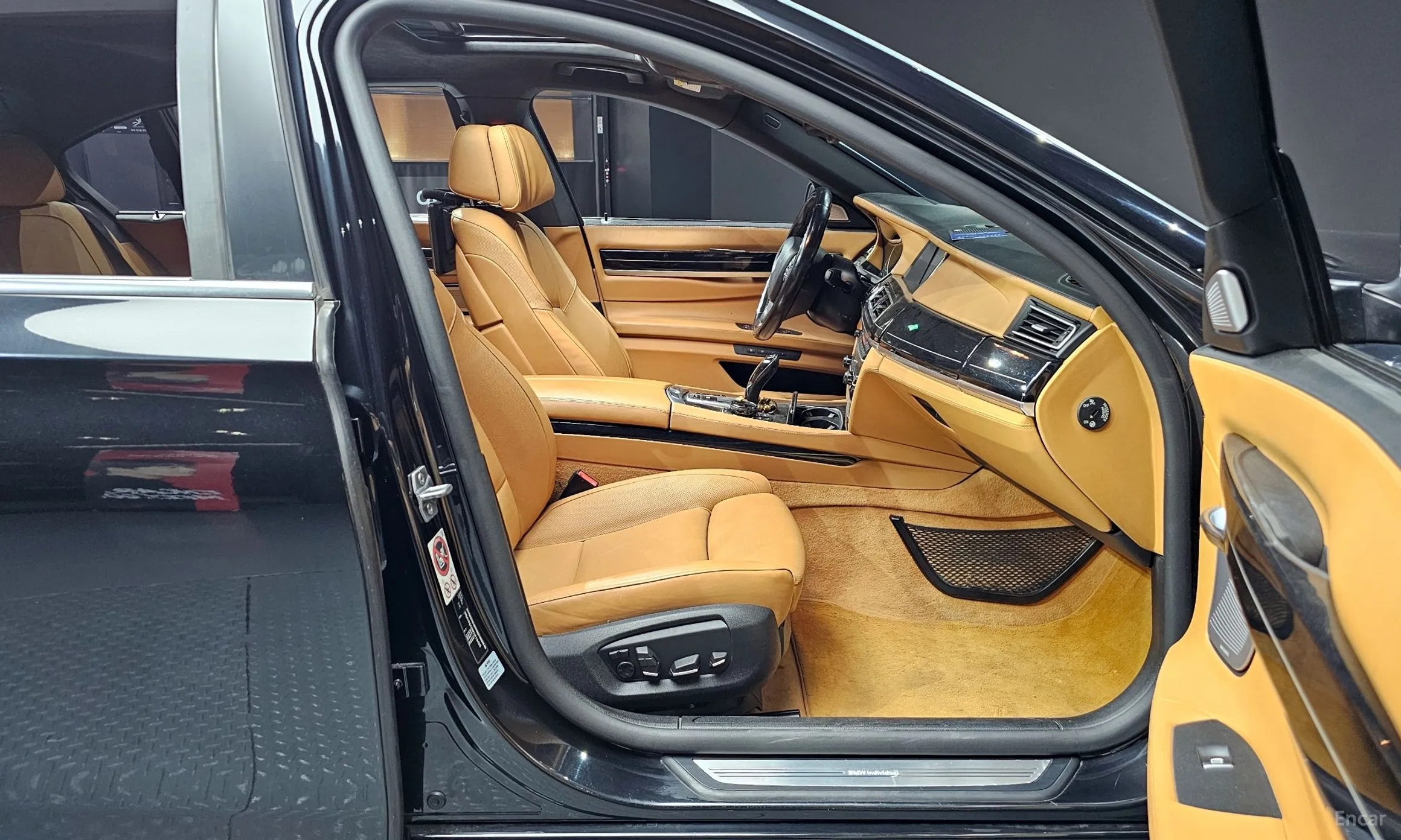 BMW 7 Series (F01) превью 10