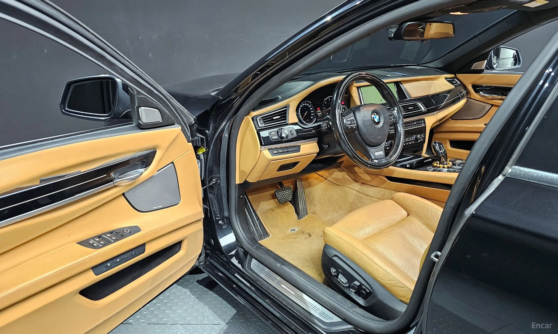 BMW 7 Series (F01) превью 11