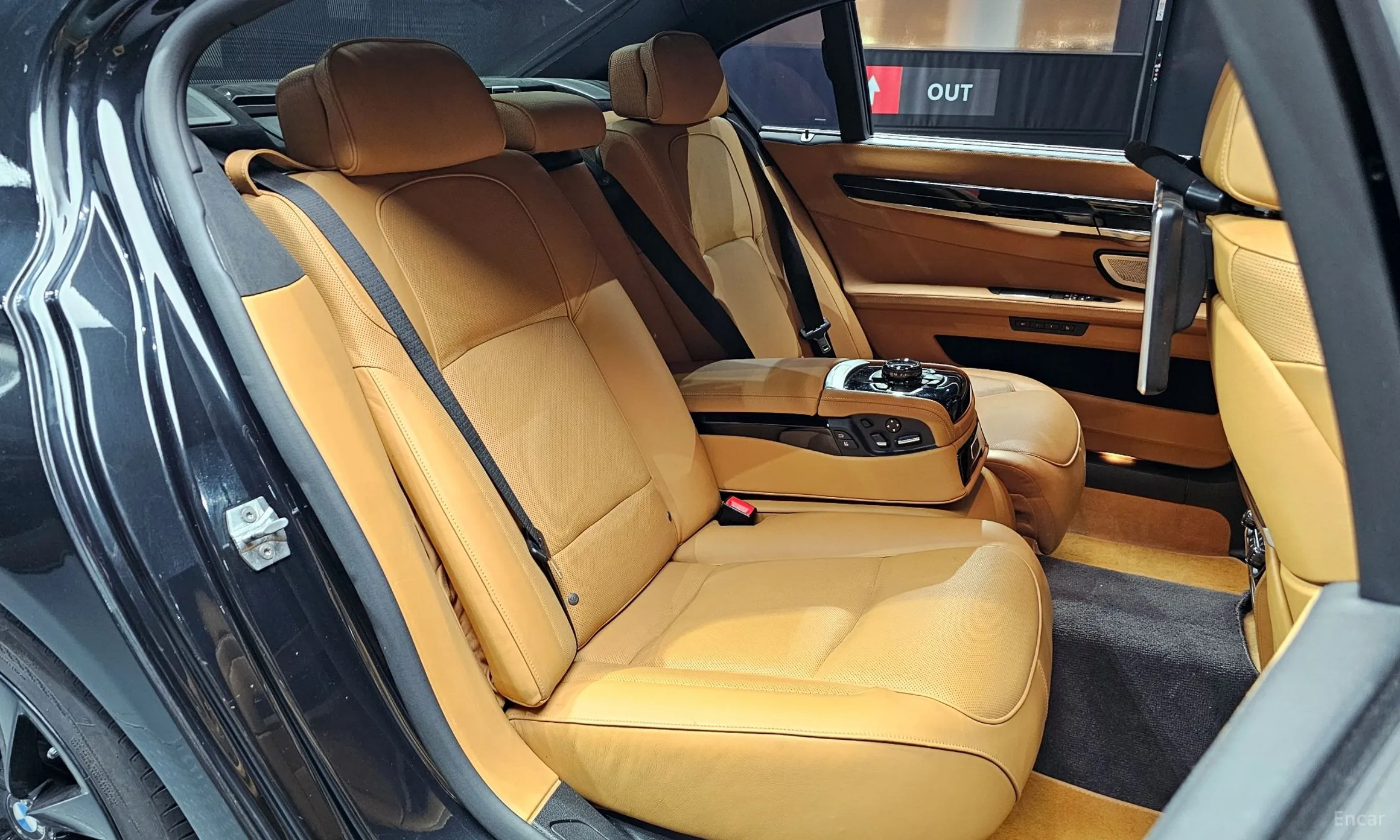 BMW 7 Series (F01) превью 12