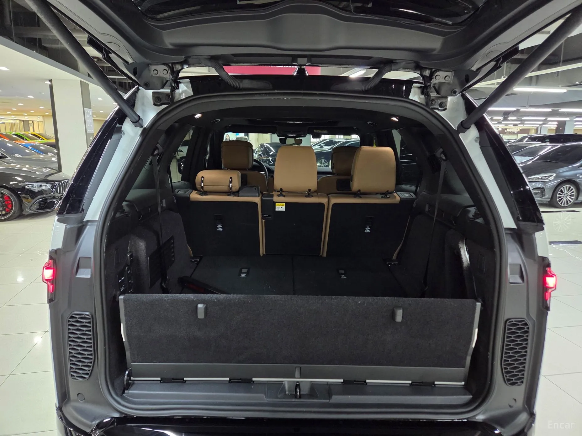 Land Rover Discovery 5 превью 6