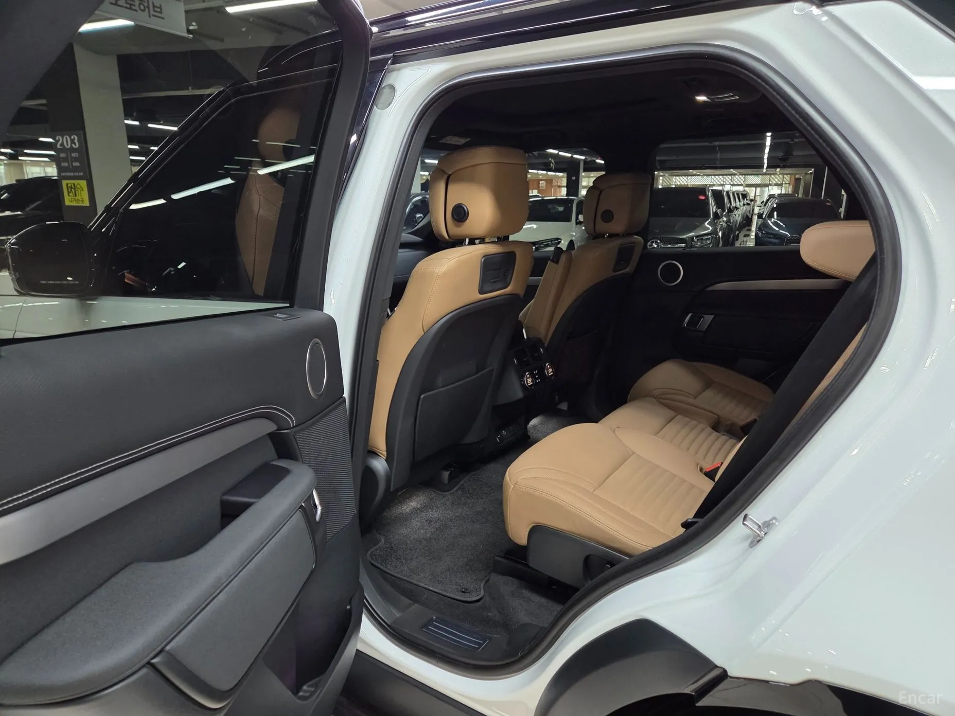 Land Rover Discovery 5 превью 9