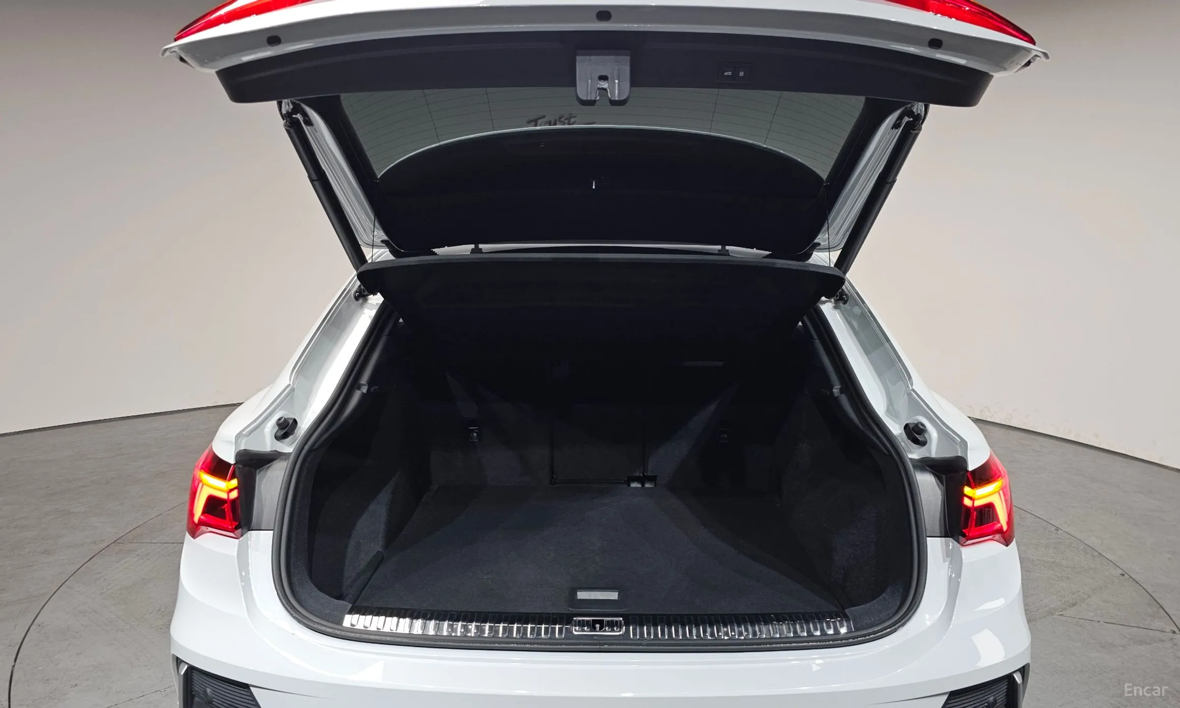 Audi Q3 (F3) превью 20