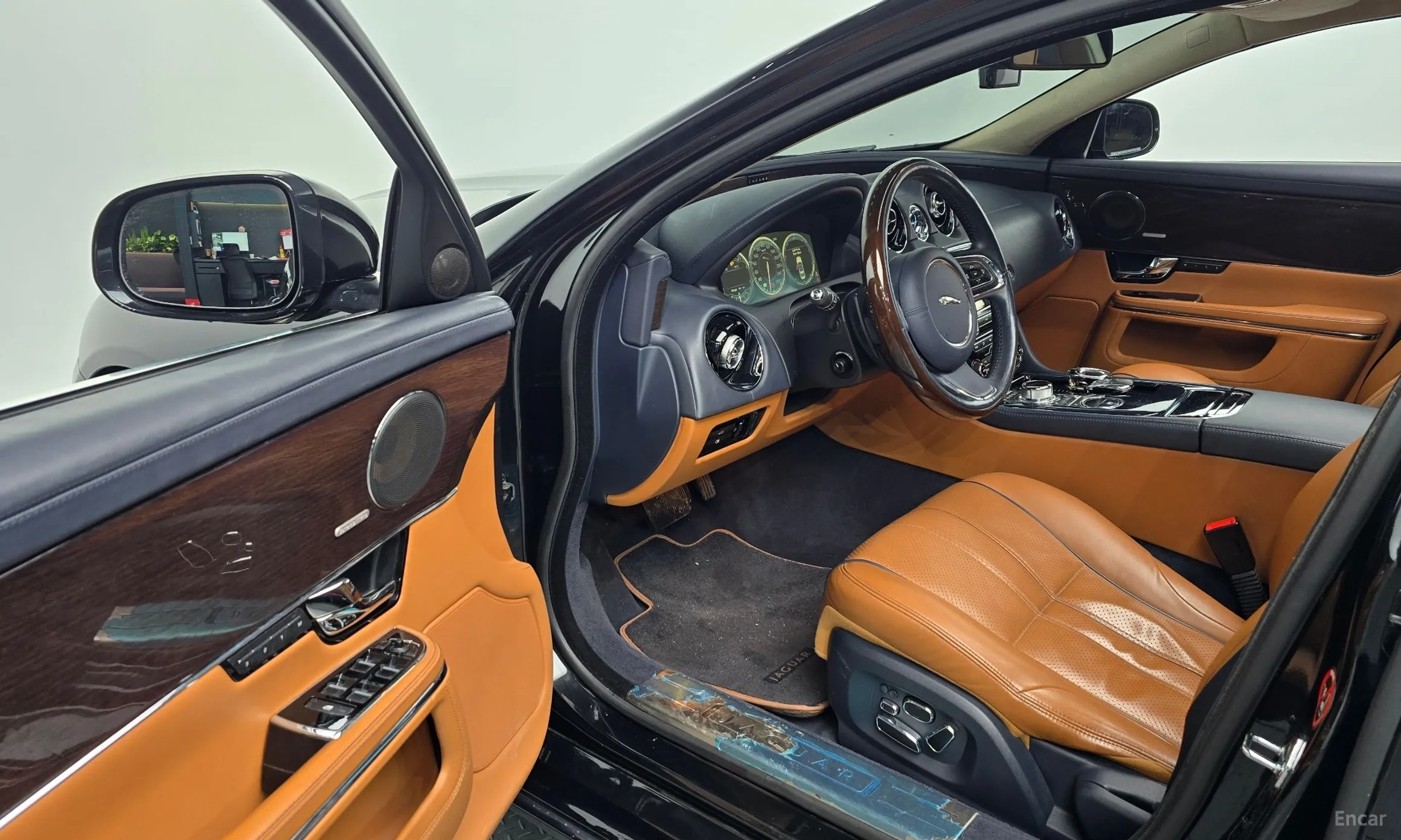 Jaguar All New XJ превью 11