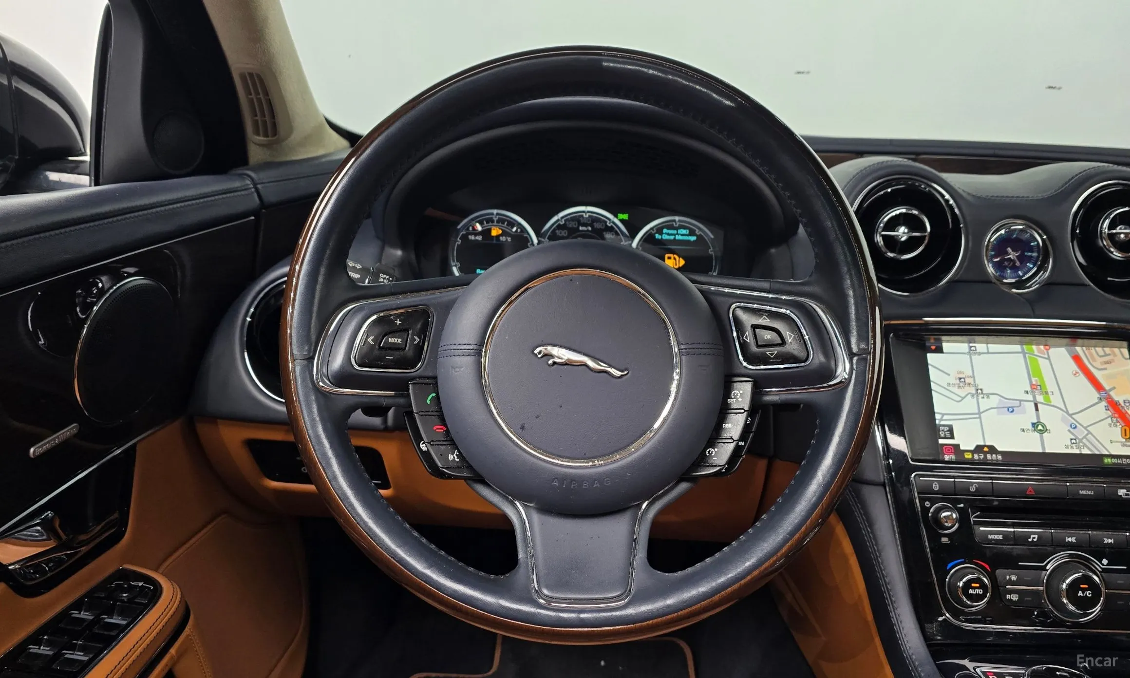 Jaguar All New XJ превью 13