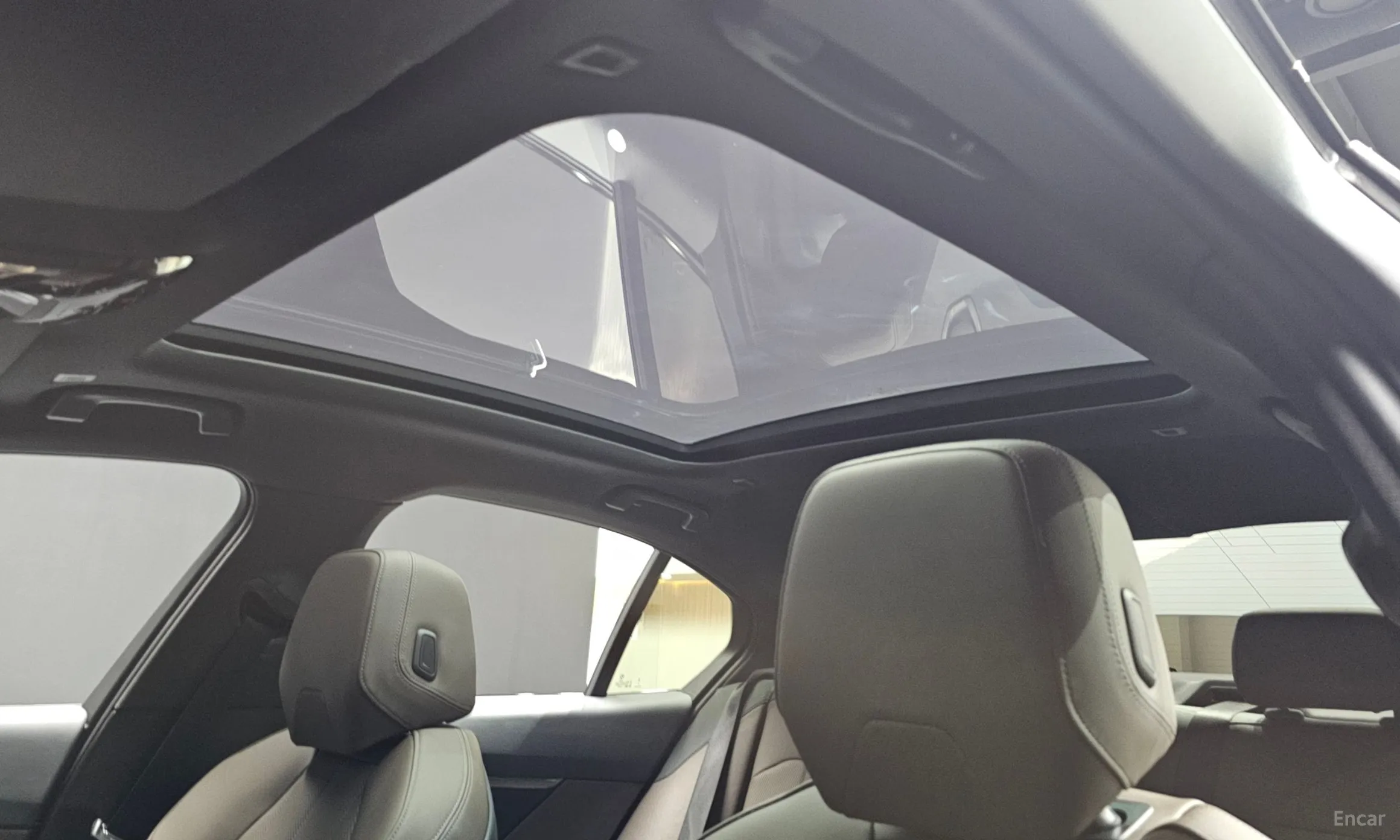 BMW 5 Series (G60) превью 17