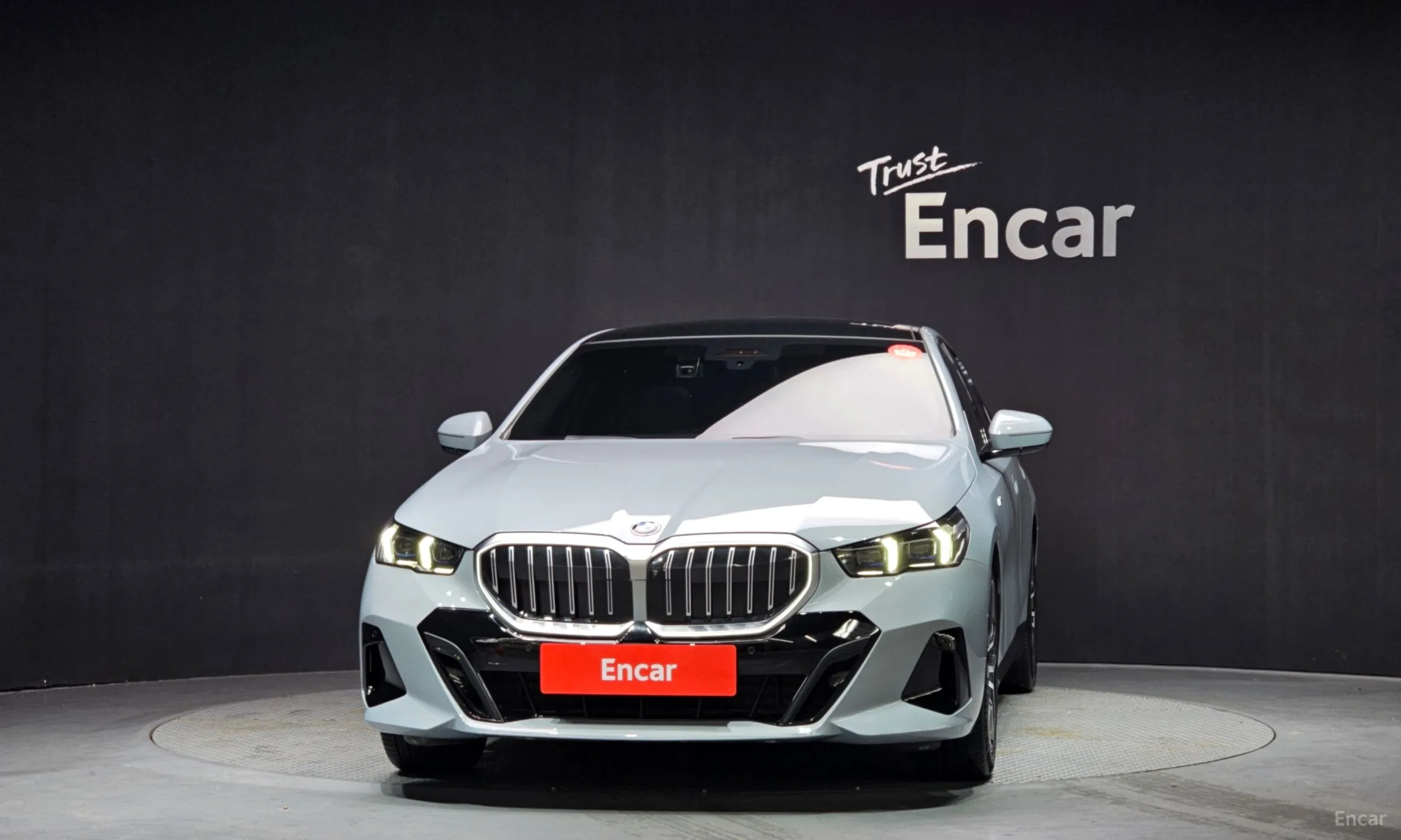 BMW 5 Series (G60) превью 3