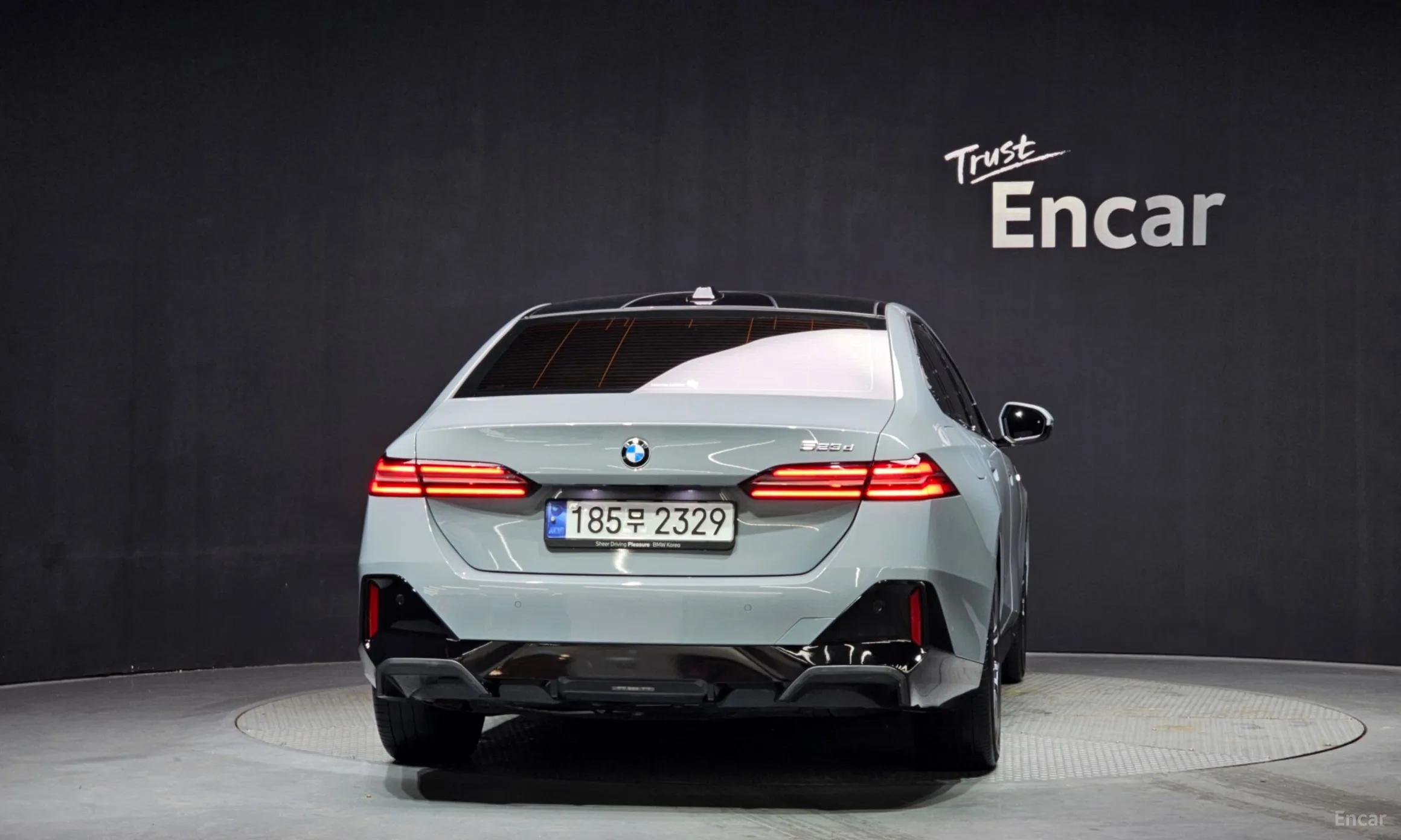 BMW 5 Series (G60) превью 4