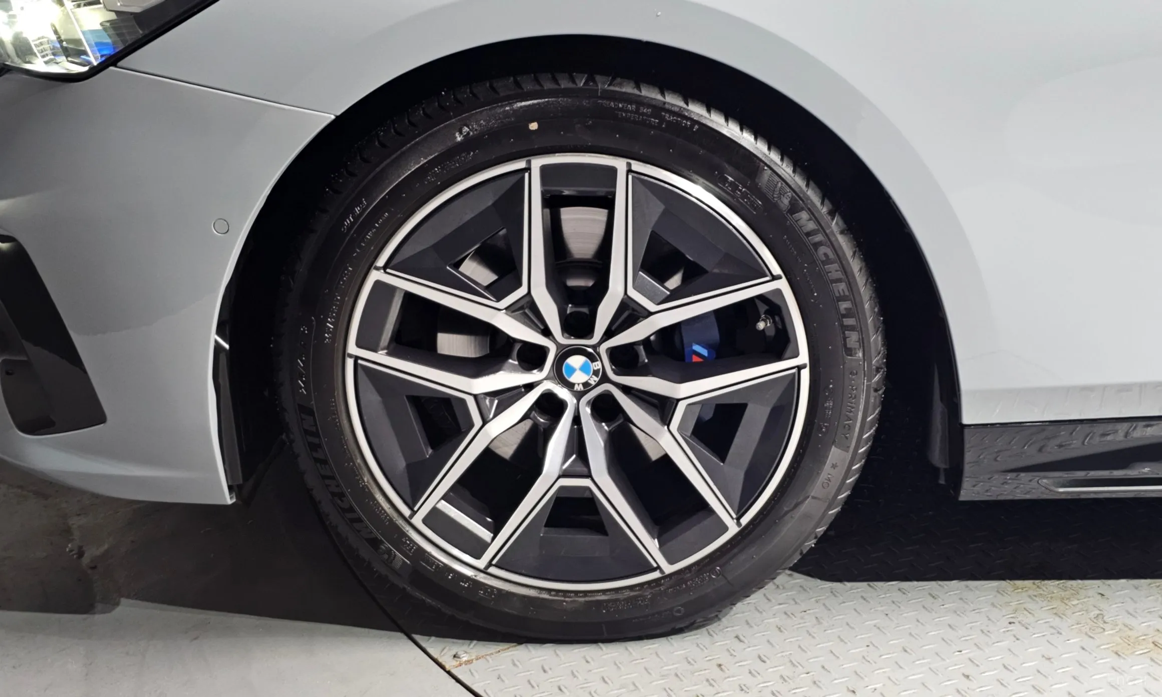 BMW 5 Series (G60) превью 5