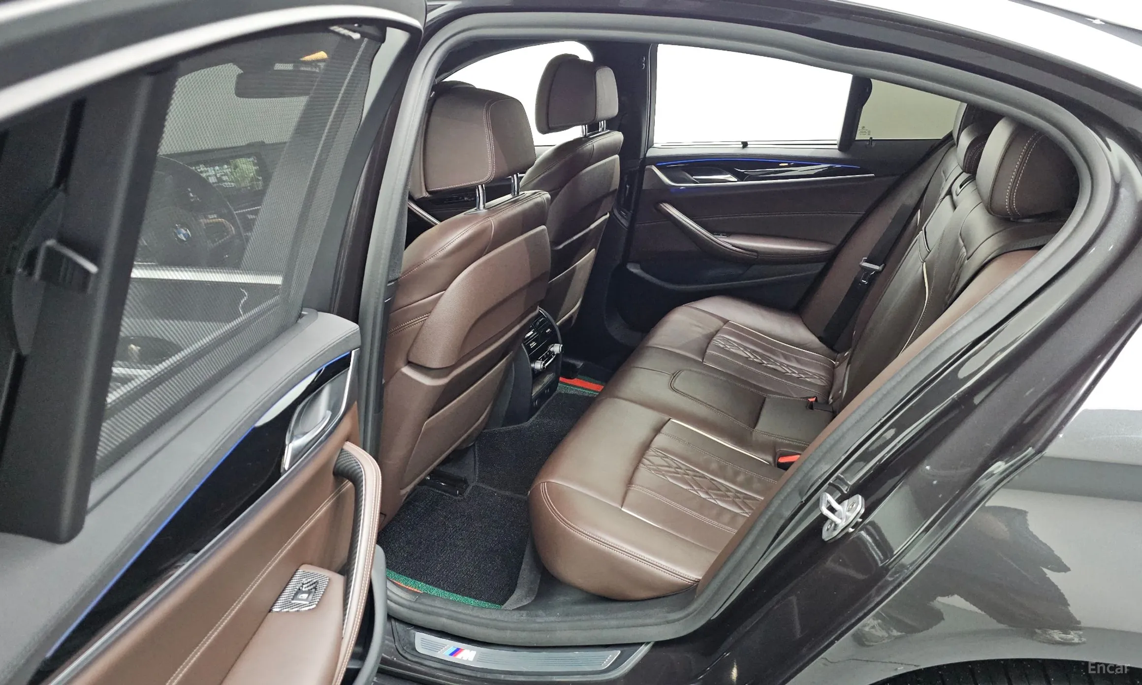 BMW 5 Series (G30) превью 12