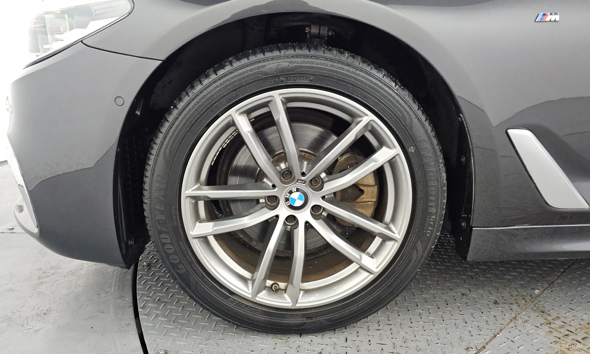 BMW 5 Series (G30) превью 5