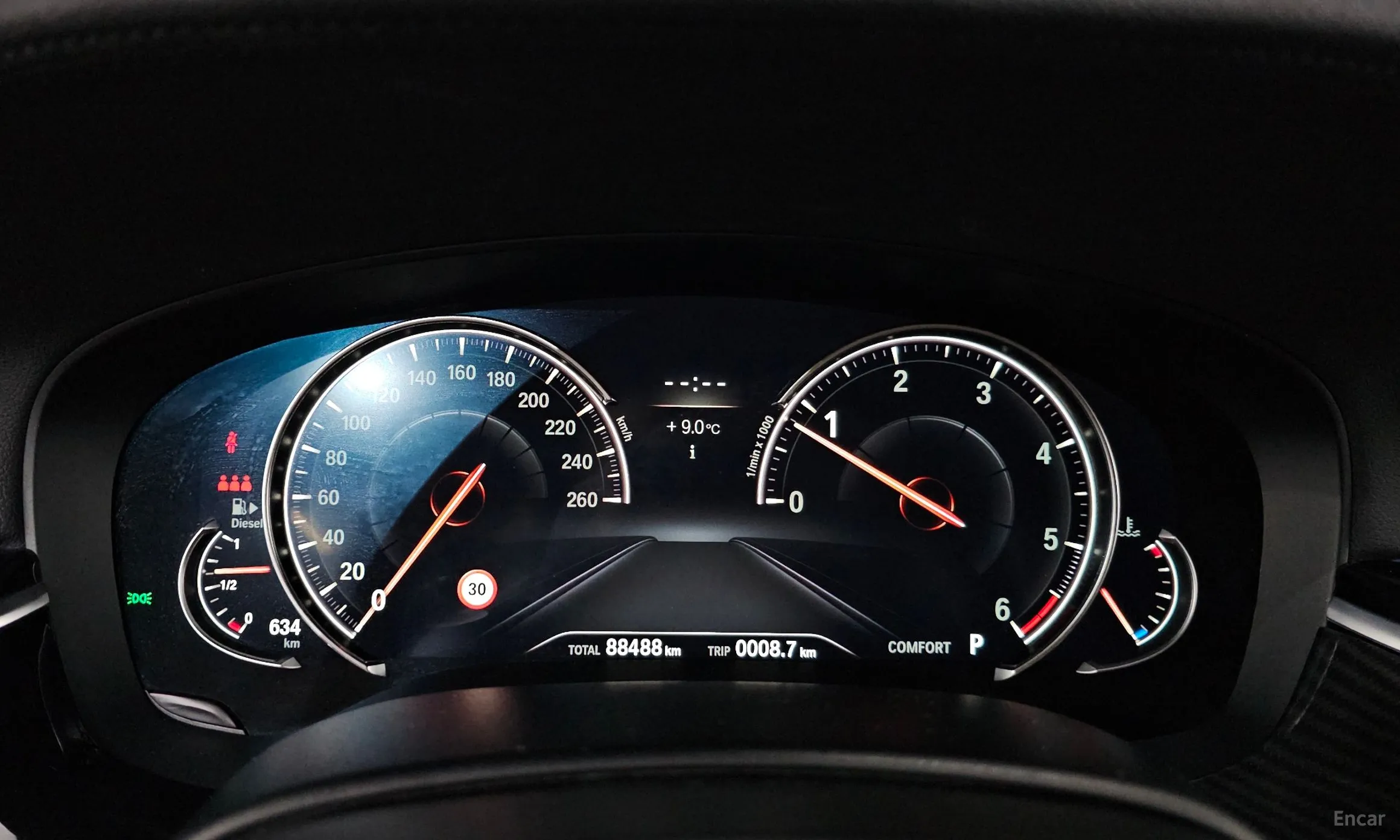 BMW 5 Series (G30) превью 8