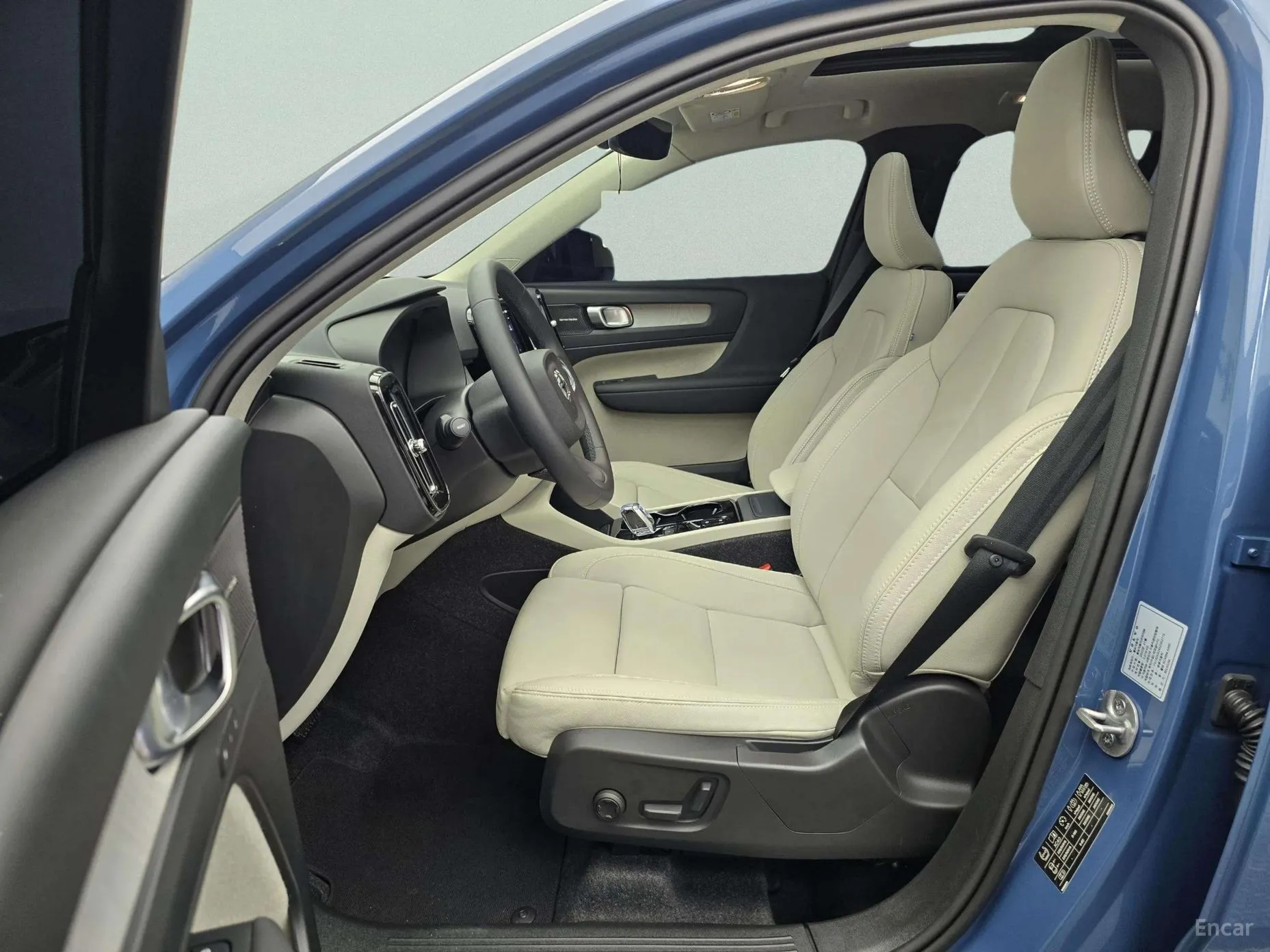 Volvo XC40 превью 10