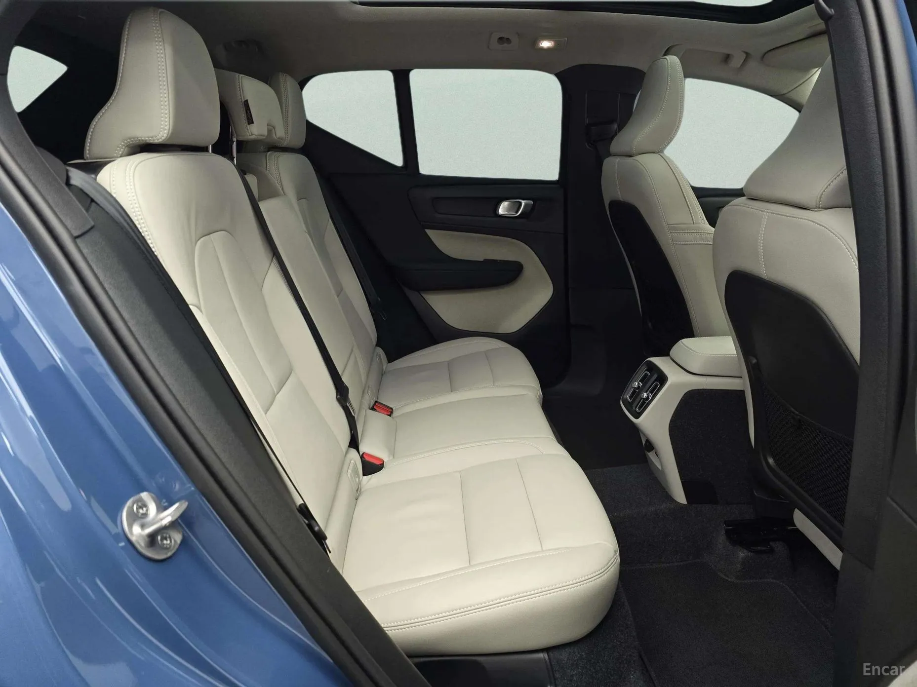 Volvo XC40 превью 11