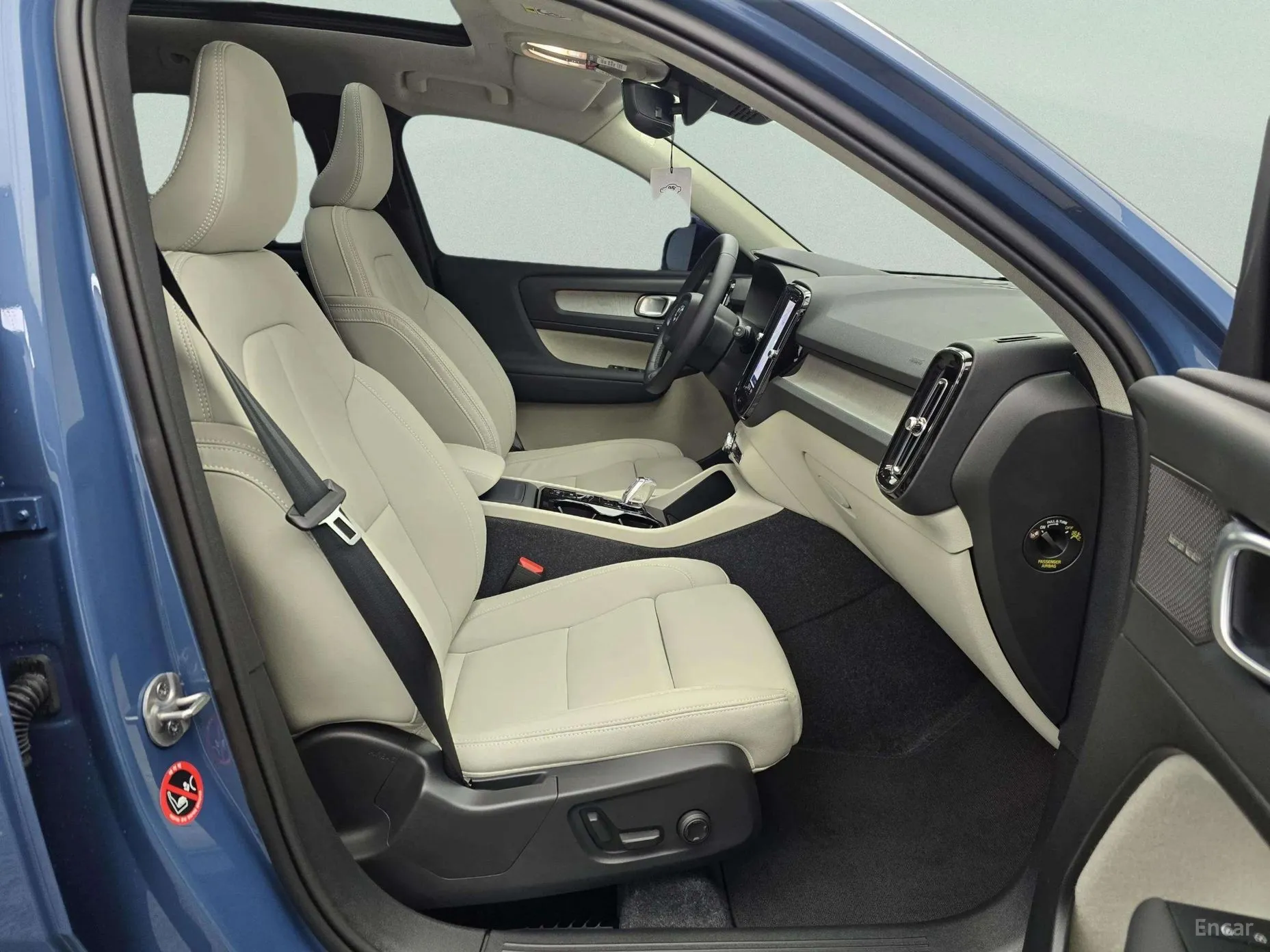 Volvo XC40 превью 9