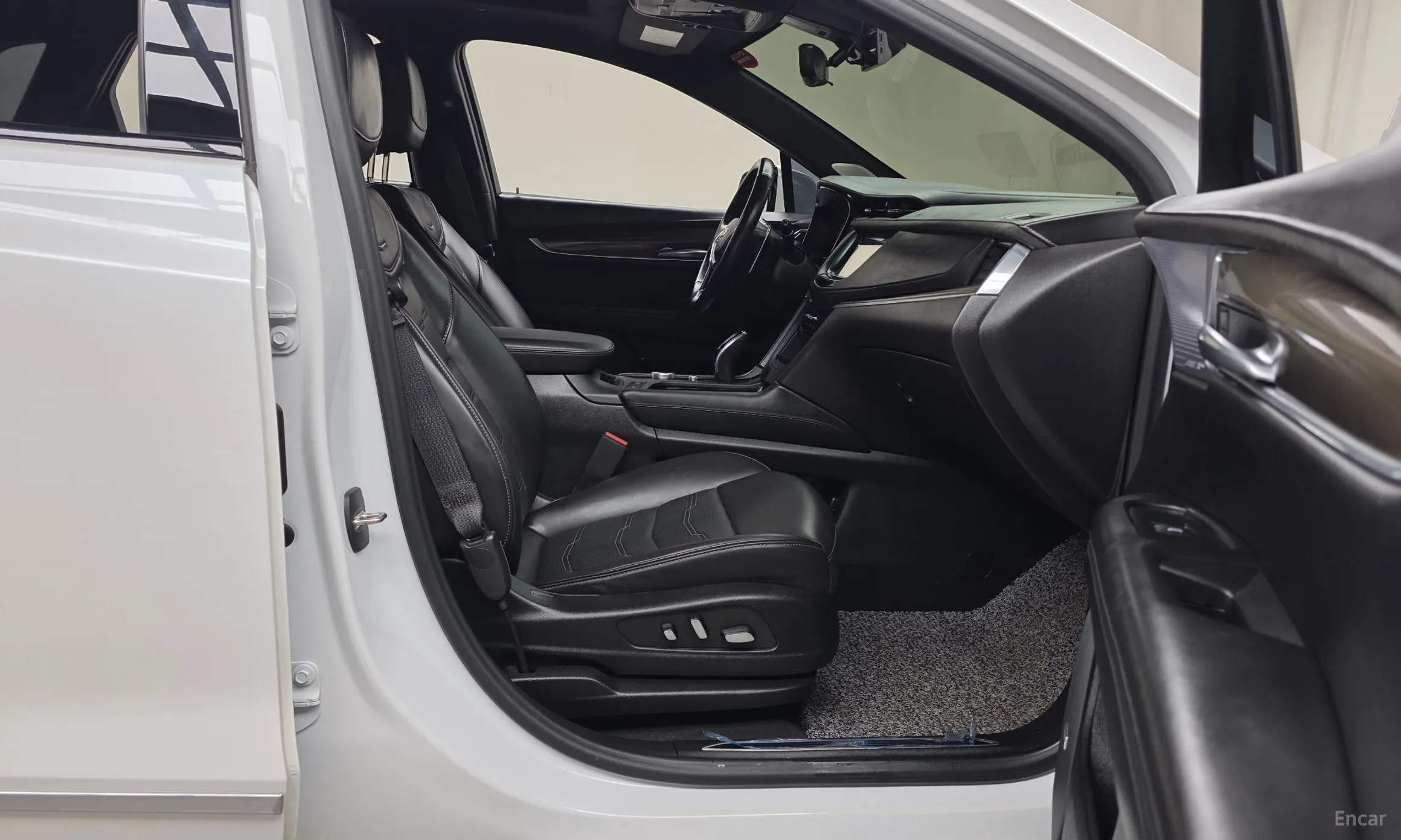 Cadillac XT5 превью 11