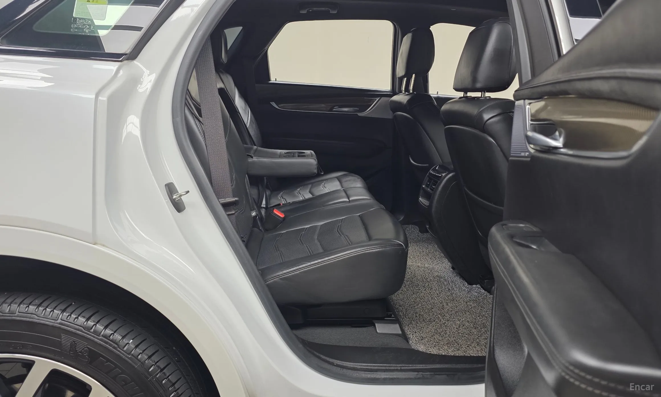 Cadillac XT5 превью 12