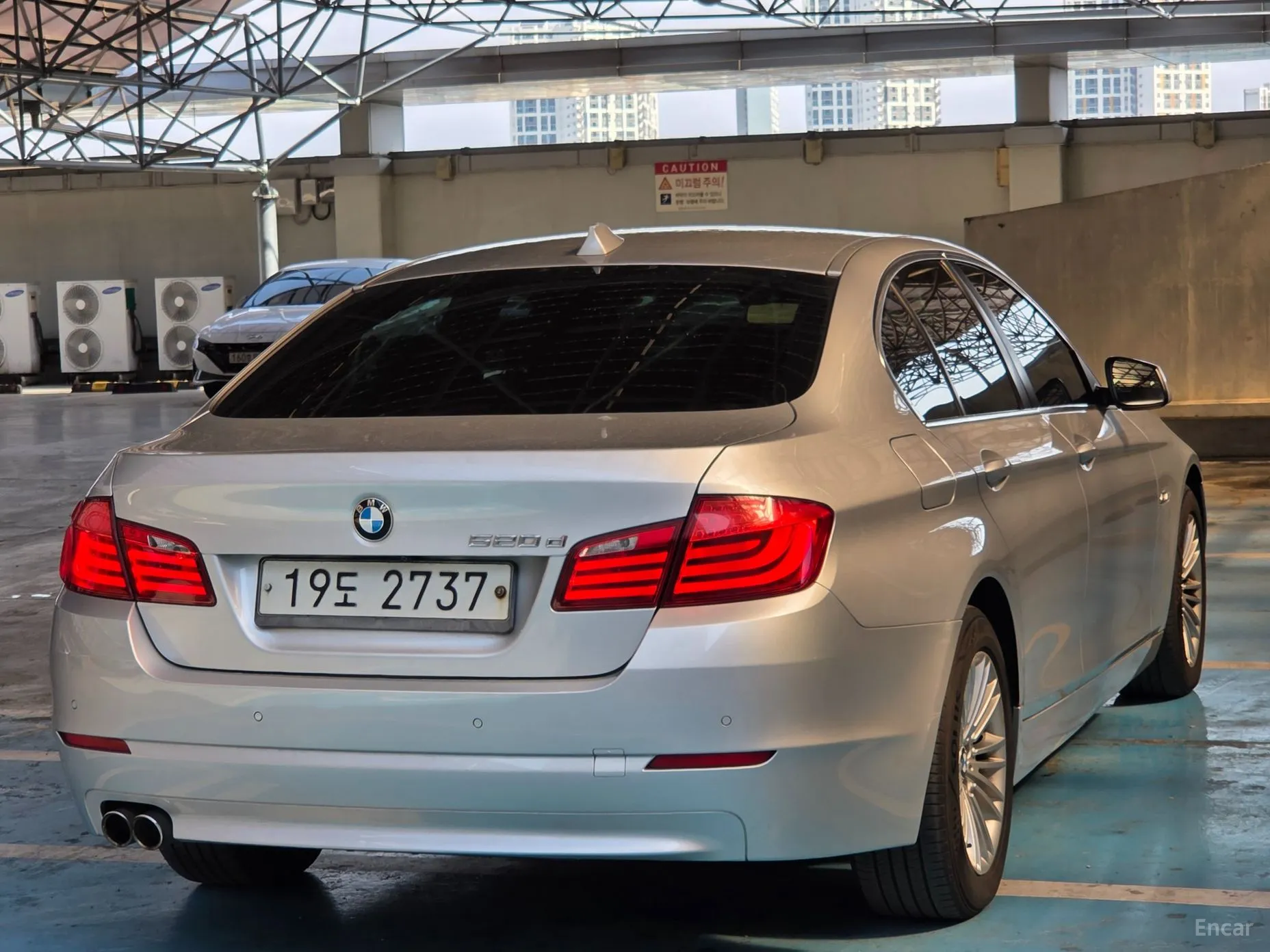 BMW 5 Series (F10) превью 5