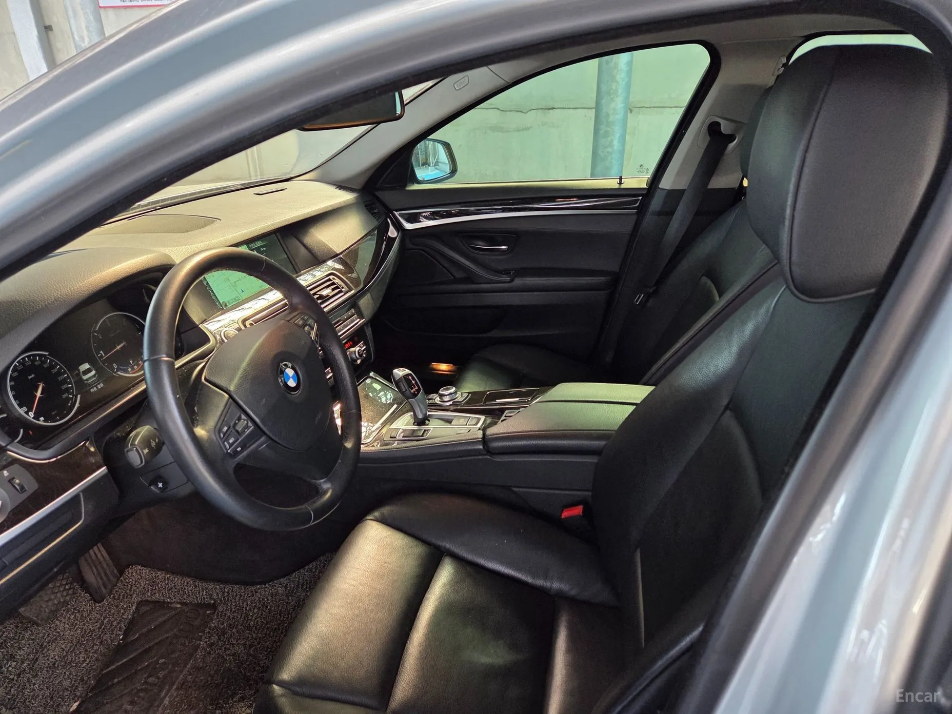 BMW 5 Series (F10) превью 8