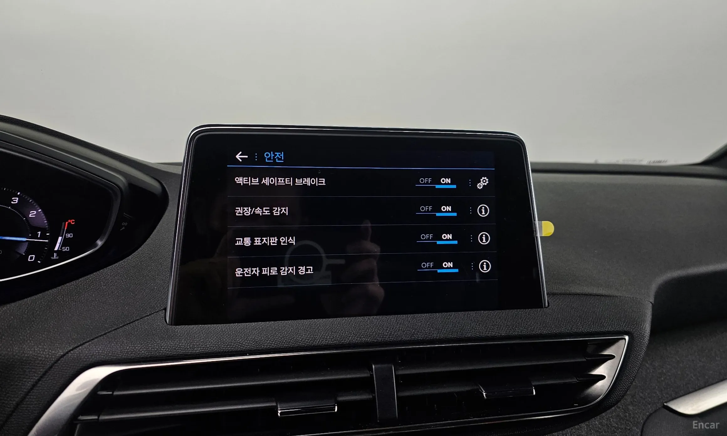 Peugeot 3008 2nd generation превью 18