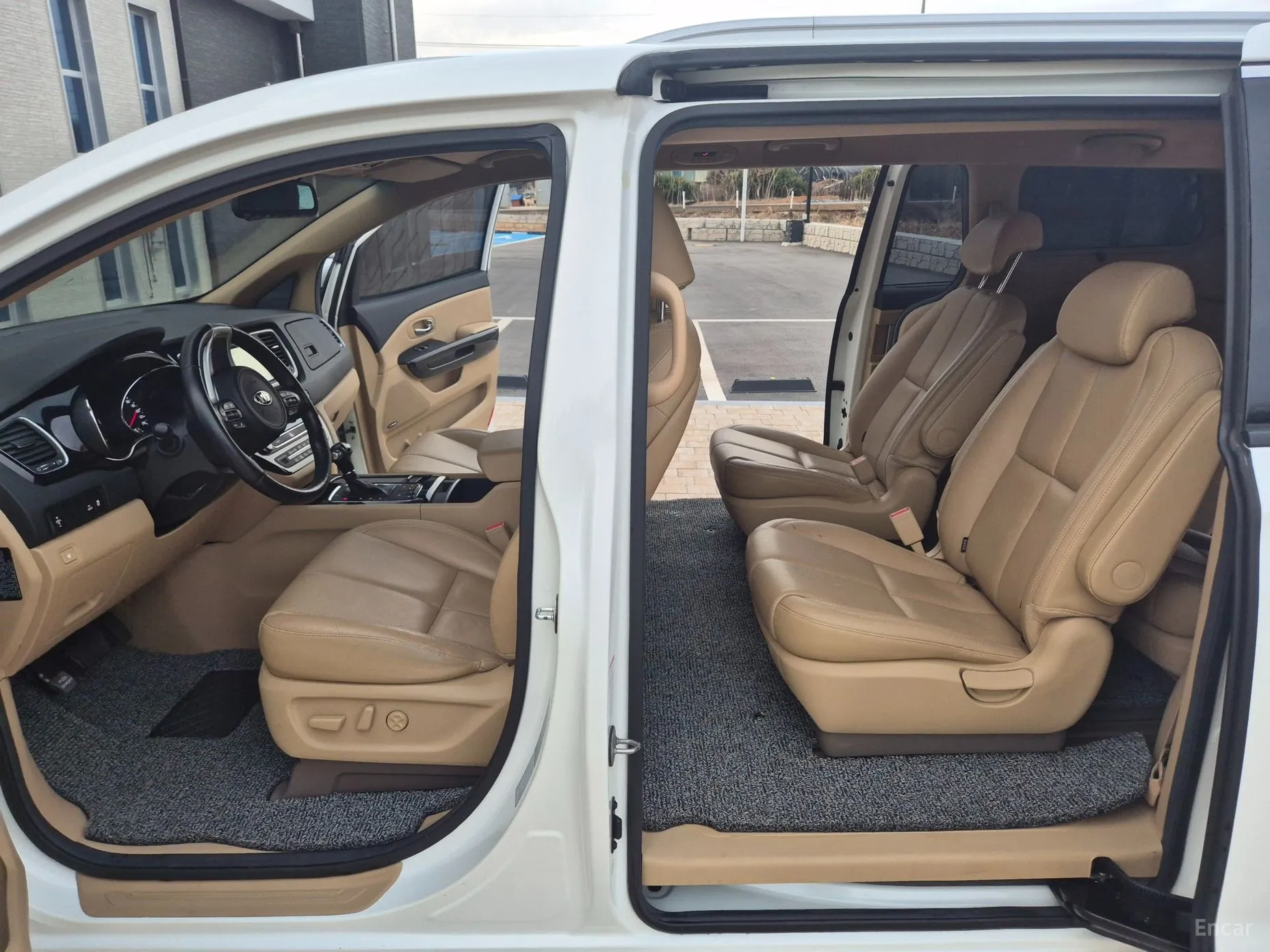 Kia Carnival превью 15