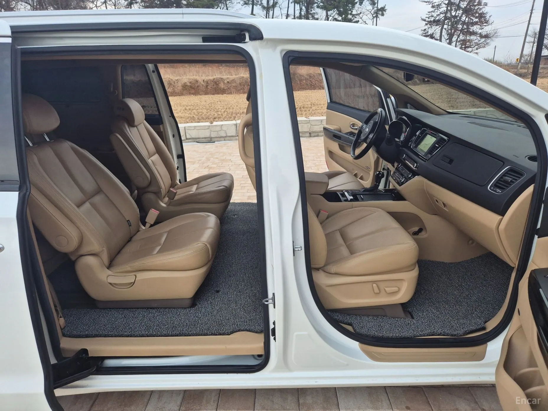 Kia Carnival превью 16