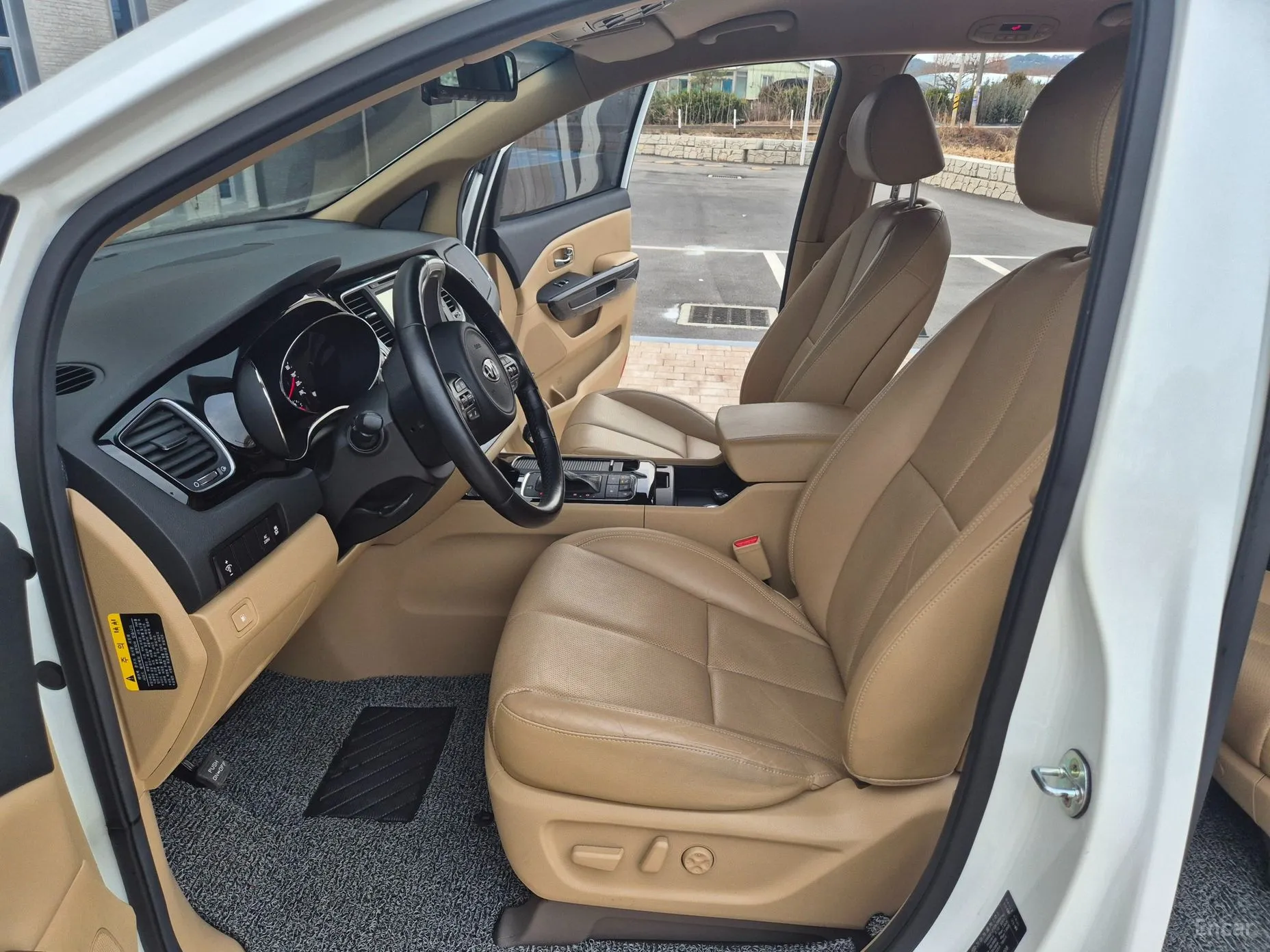 Kia Carnival превью 17